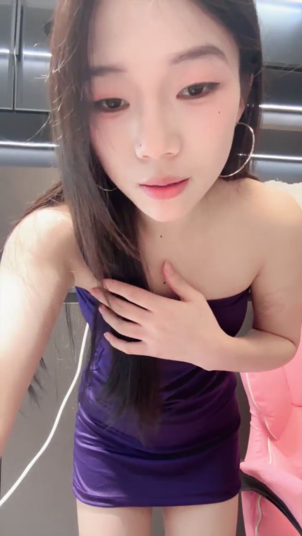 吧啦： 清纯少女下海 边跳边脱光光
