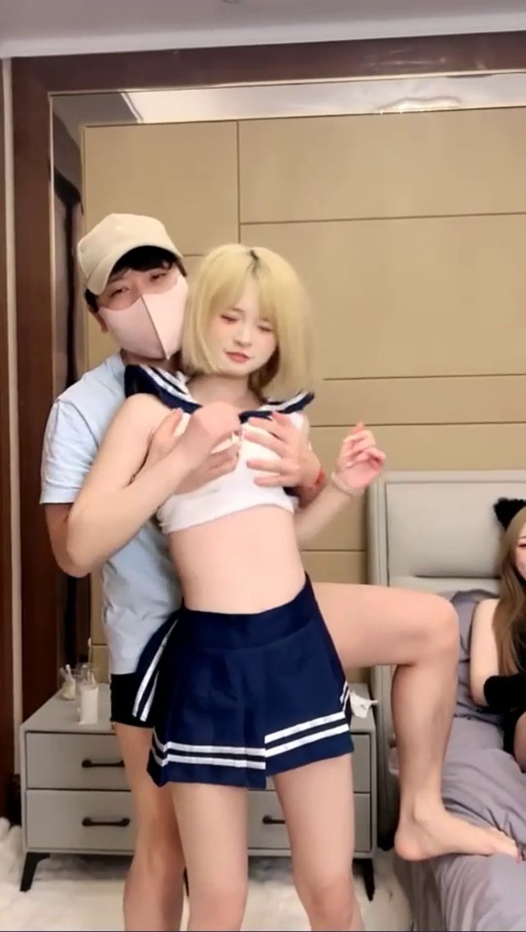 非常小美： 百分百不良可爱学妹 两位轮流演绎超赞
