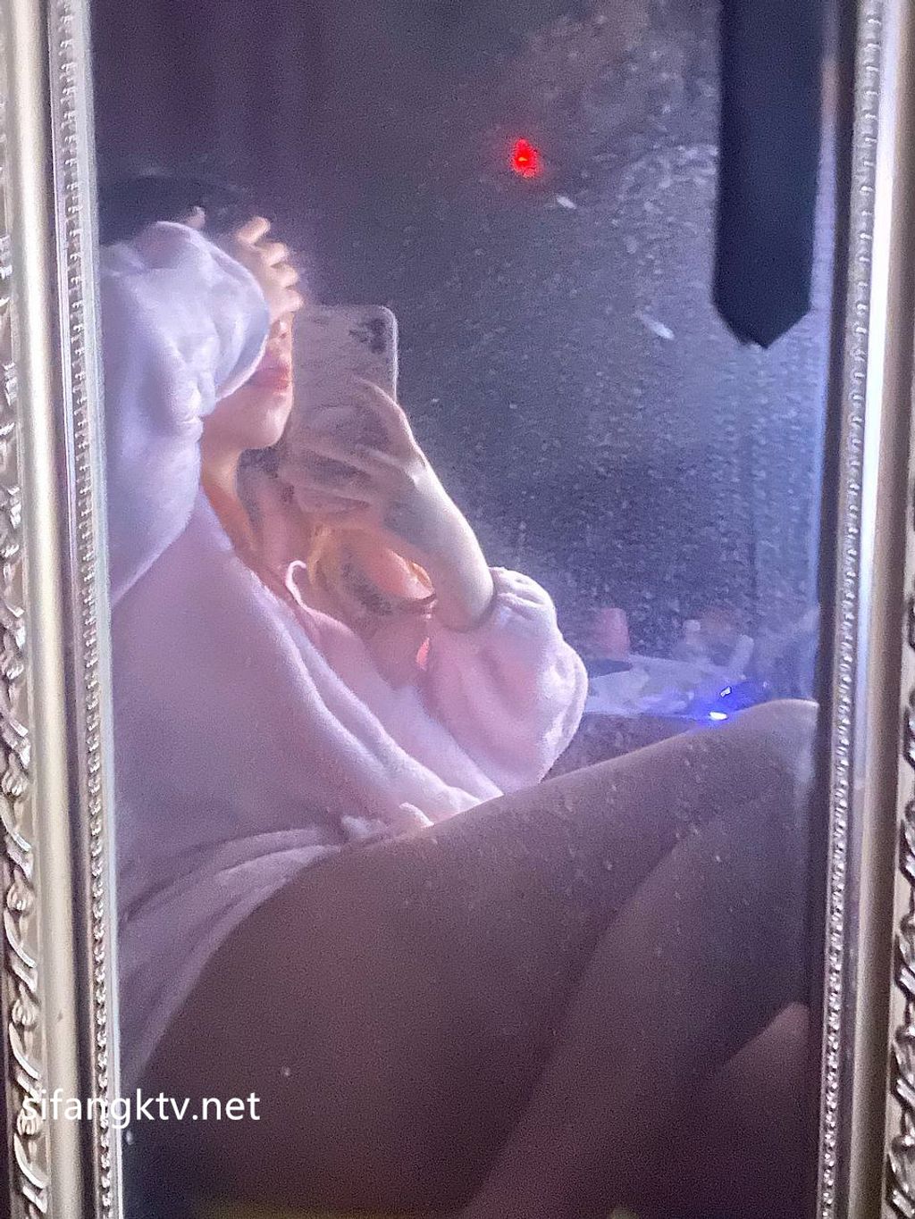 [OtherXXX] Mico板烧鸭鸭： X高价福利视频写真