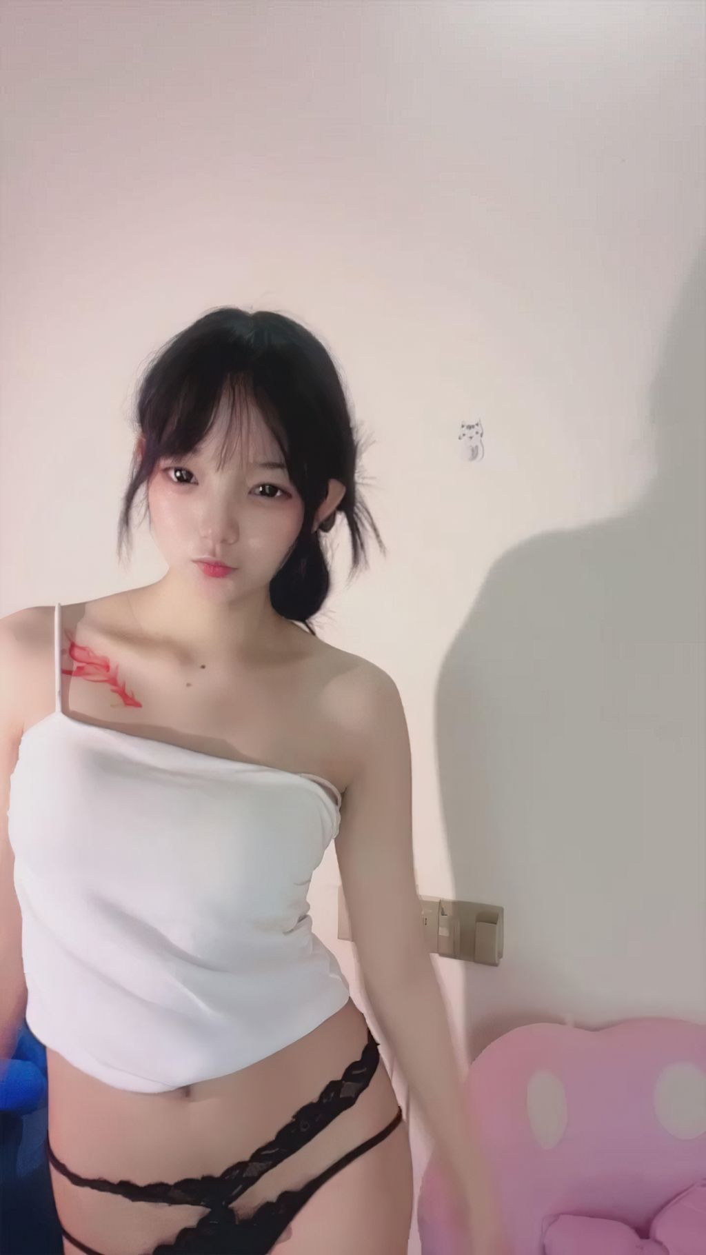 锦芊： 最美校花 全裸热舞
