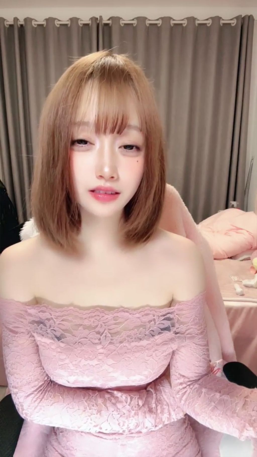 甜心兔： 绝美女大生 劲爆抖音热舞裸舞