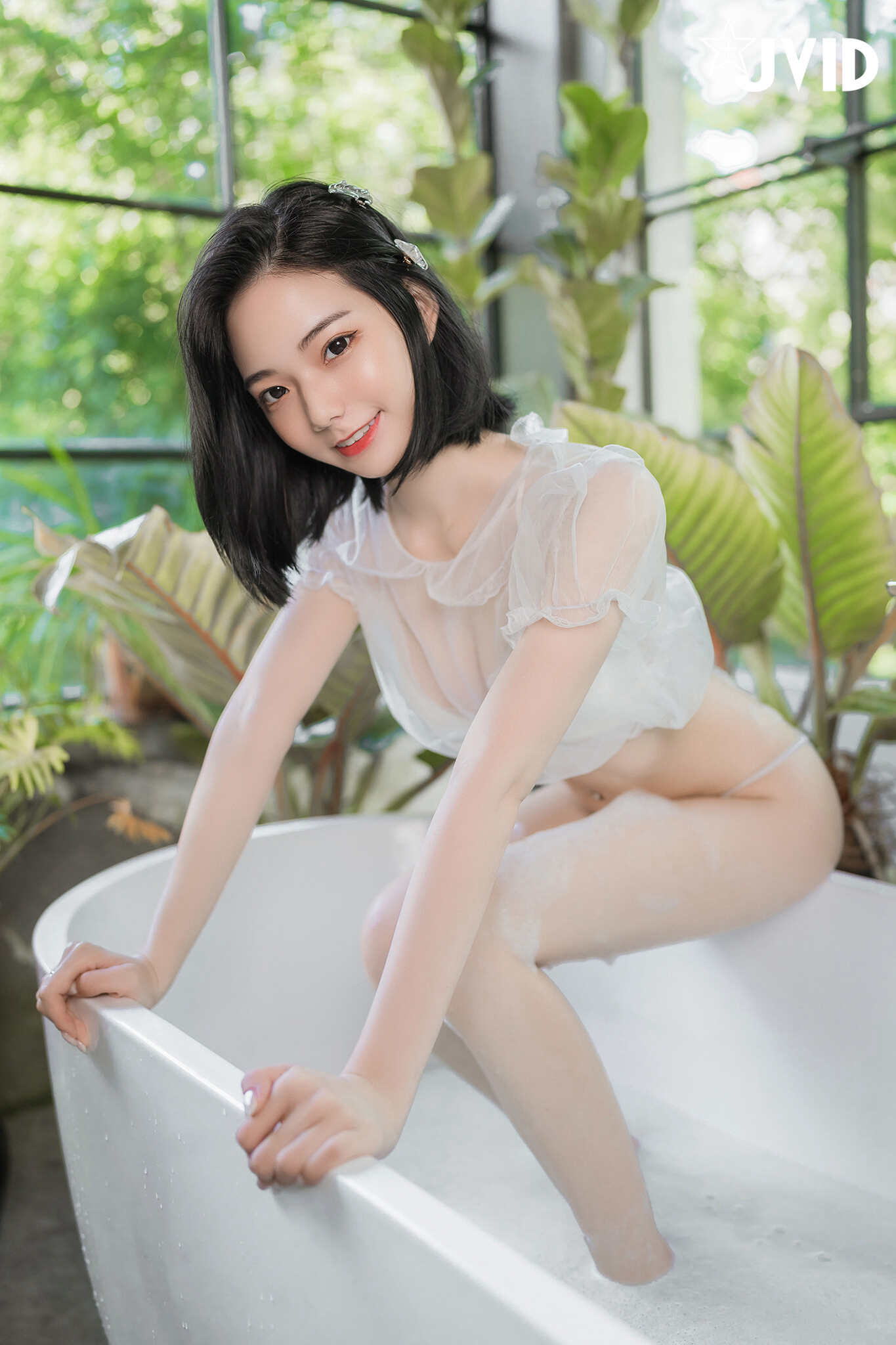 [JVID] 啾啾 – 誤闖莊園窺探心儀女神～啾啾 🛀 ～入浴反被誘惑勾引