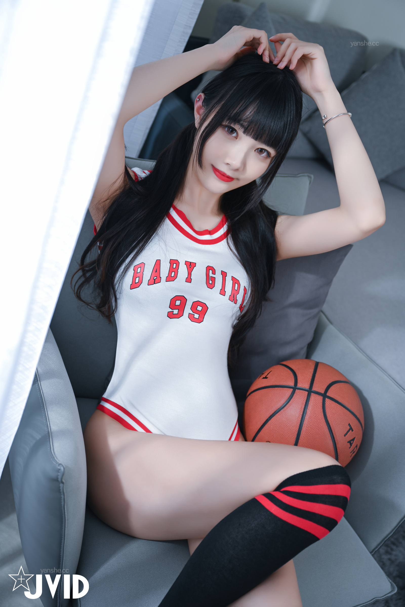 [JVID] 敏綺Miki – 新到職女球經,沒穿衣服背著球袋就來報到