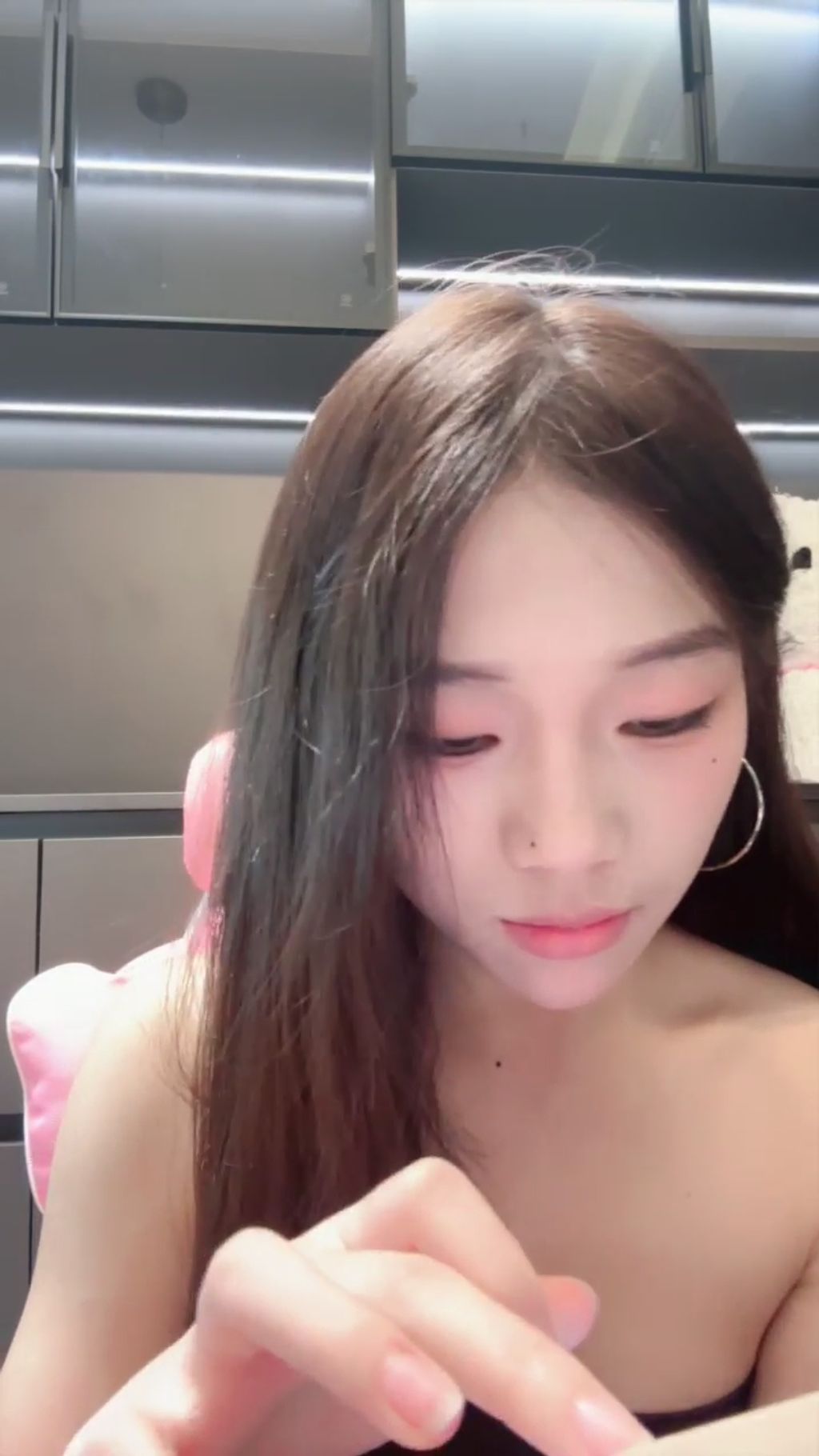 吧啦： 清纯少女下海 边跳边脱光光