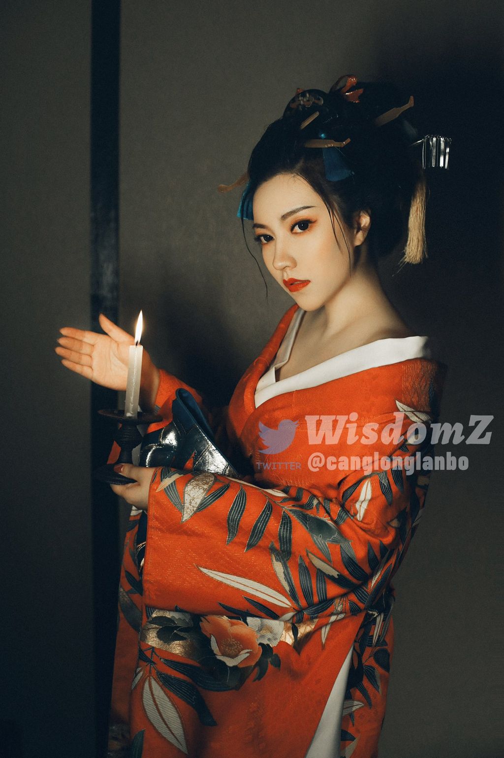 酒月： 极品巨乳 人前露出私拍