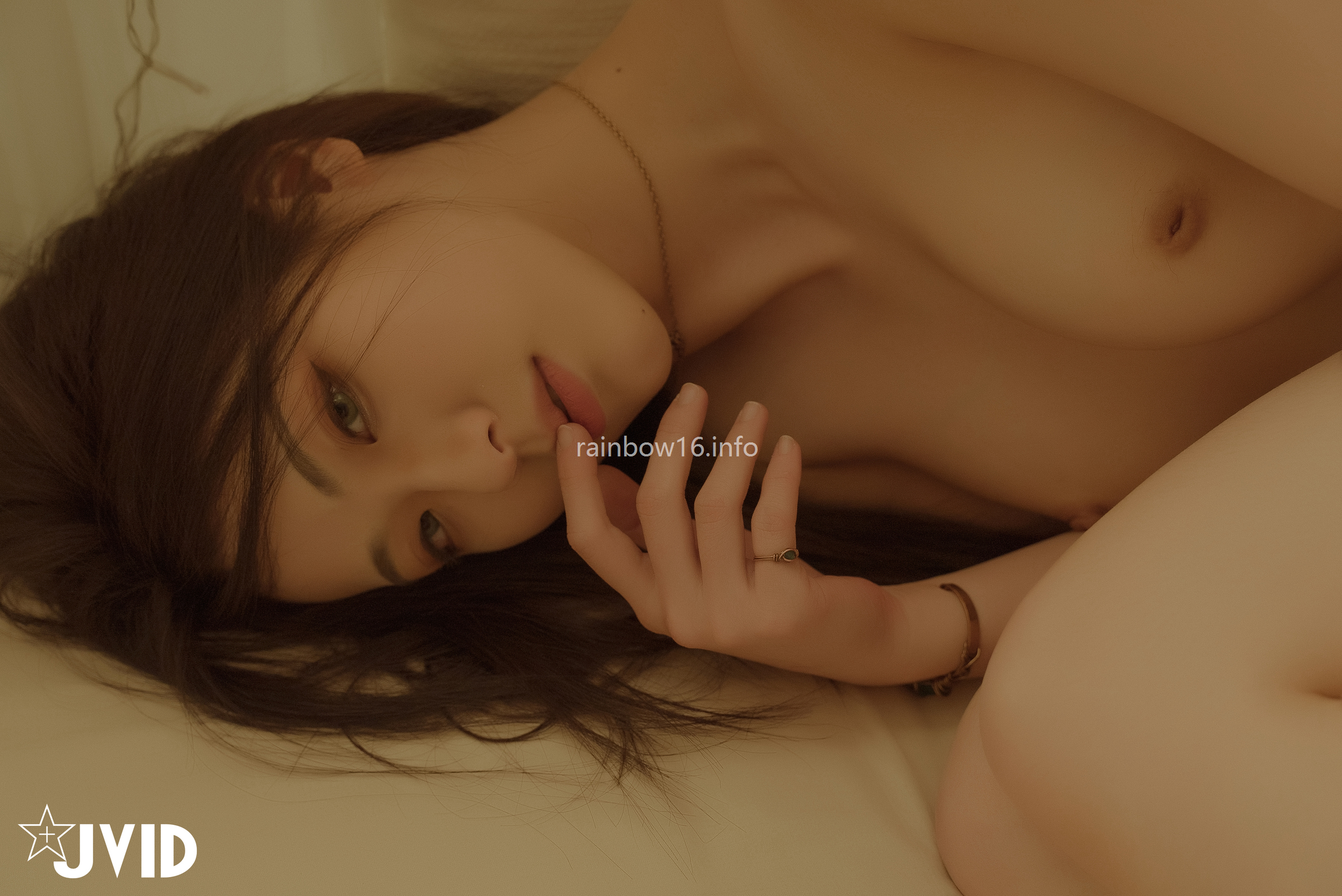 [JVID] 阿黎 – 『全裸露點』最初的小美好，唯美系空靈女孩-阿瓈