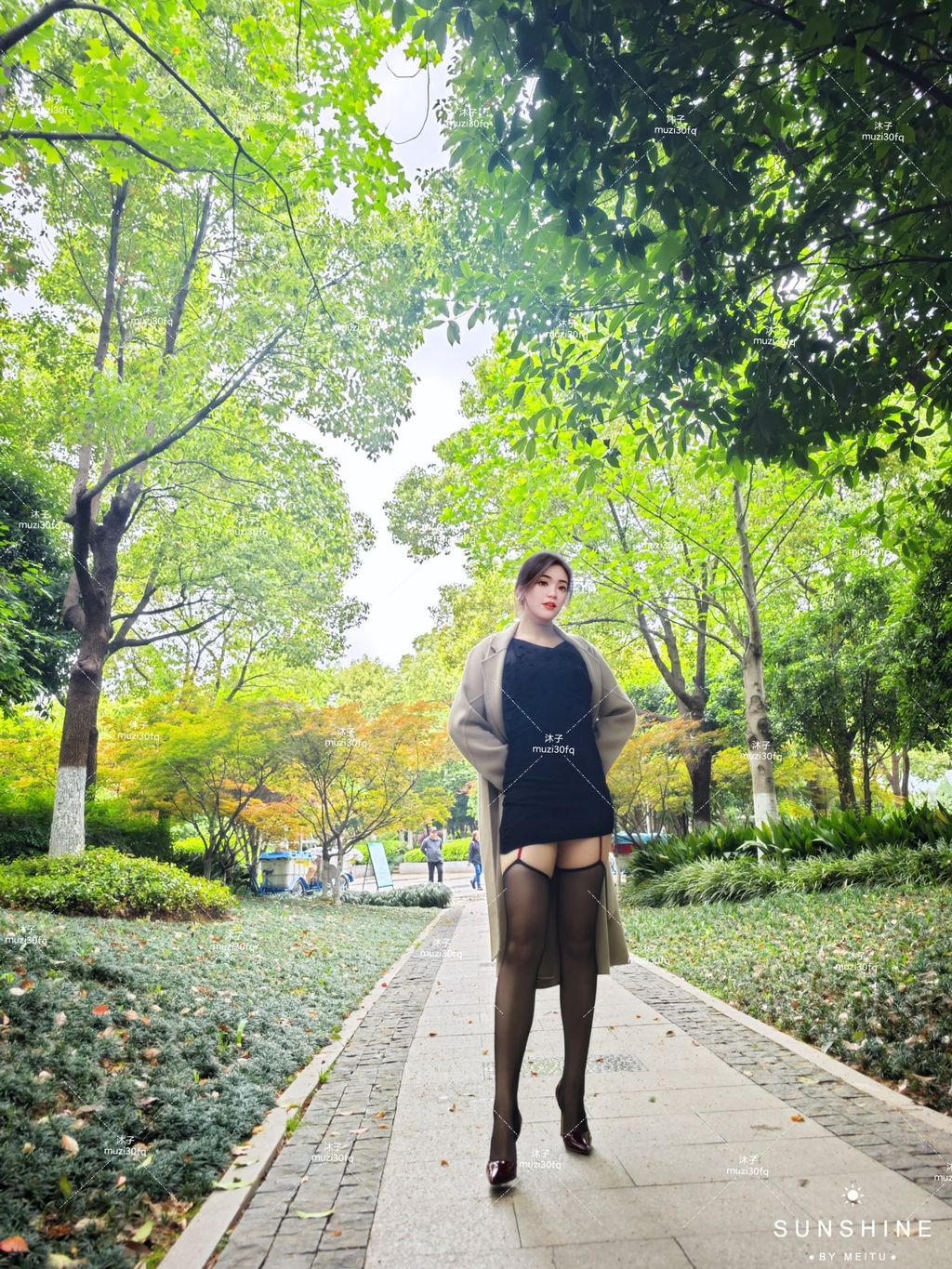 [OtherXXX] 沐子： 人前露出极品人妻