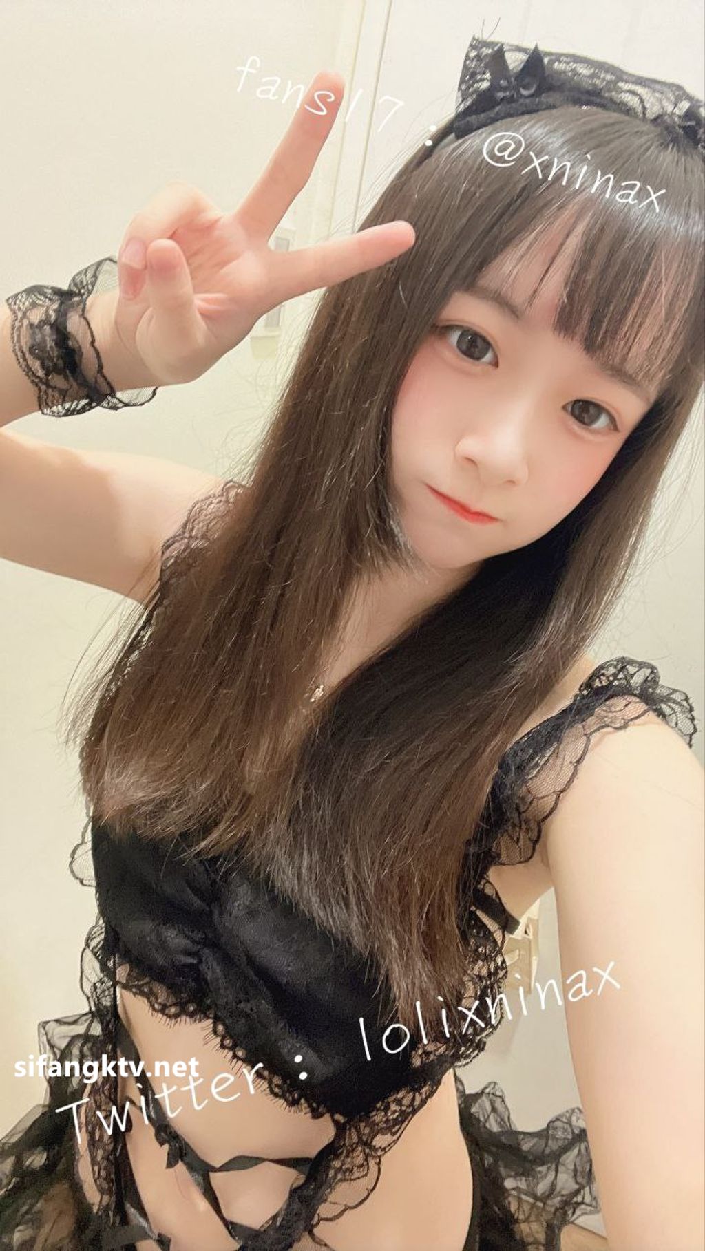 lolixnixax(小只马妮娜): 超级可爱的双马尾福利姬 #01 268 lolixnixax(小只马妮娜): 超级可爱的双马尾福利姬 #01