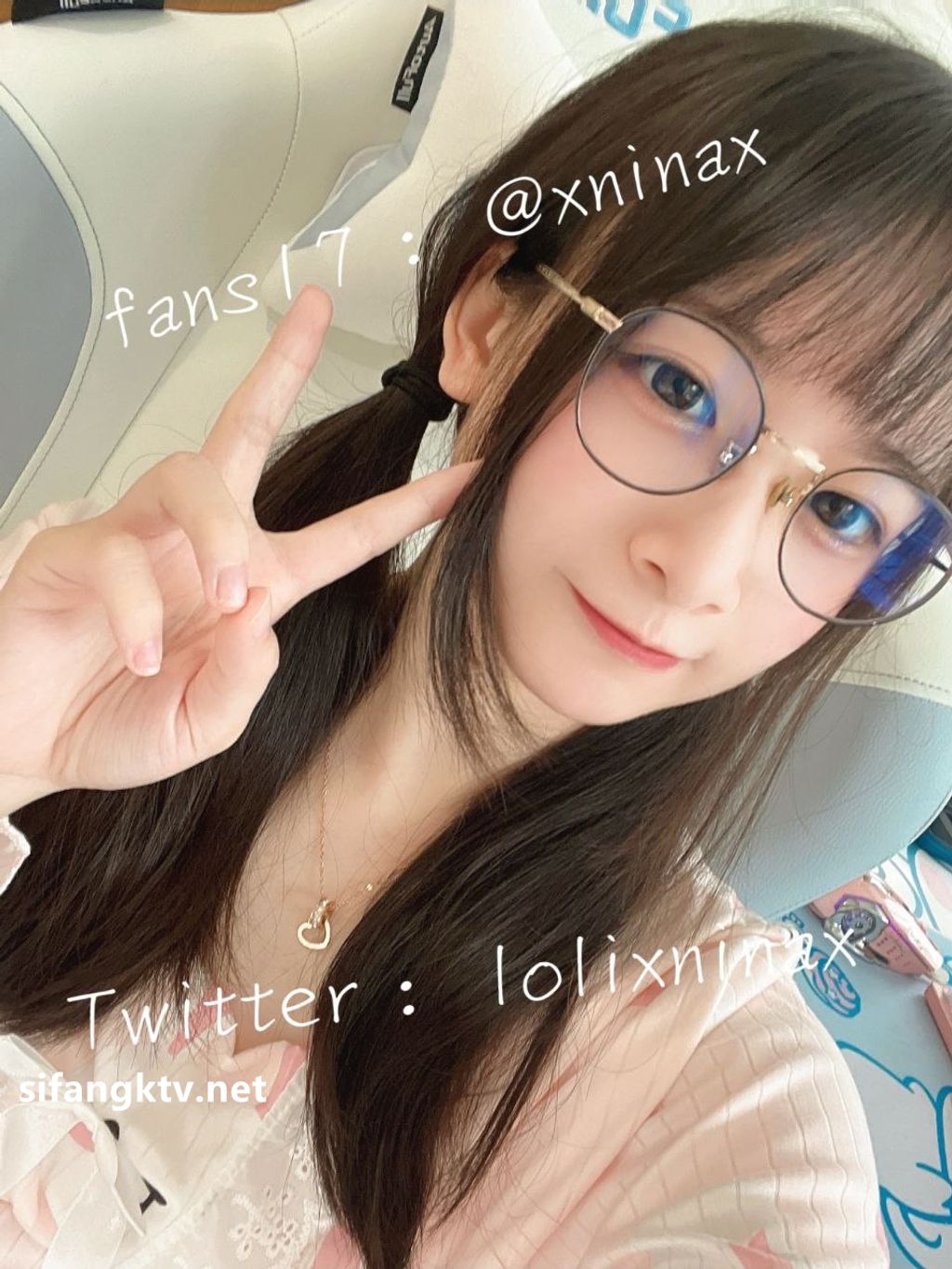 lolixnixax(小只马妮娜): 超级可爱的双马尾福利姬 #01 274 lolixnixax(小只马妮娜): 超级可爱的双马尾福利姬 #01
