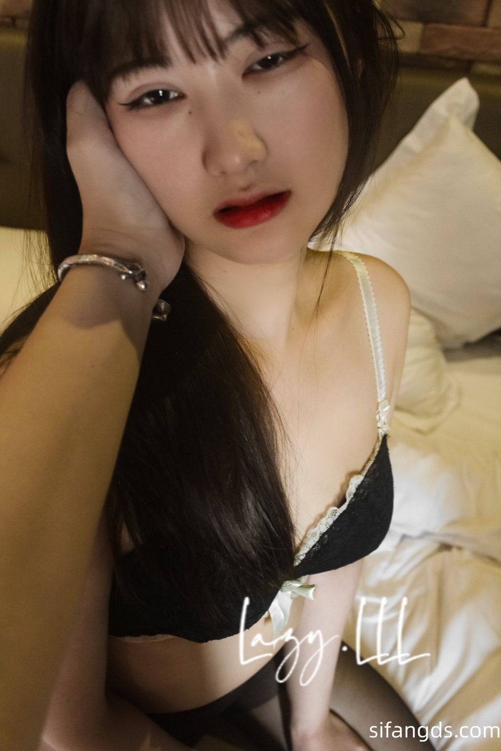 [OtherXXX] LazyLLL777(阿七)： 网红摄影师 全尺度唯美私拍