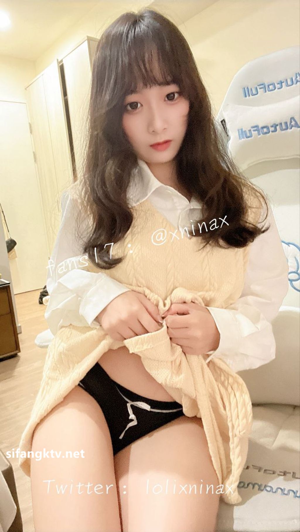 lolixnixax(小只马妮娜): 超级可爱的双马尾福利姬 #01 271 lolixnixax(小只马妮娜): 超级可爱的双马尾福利姬 #01