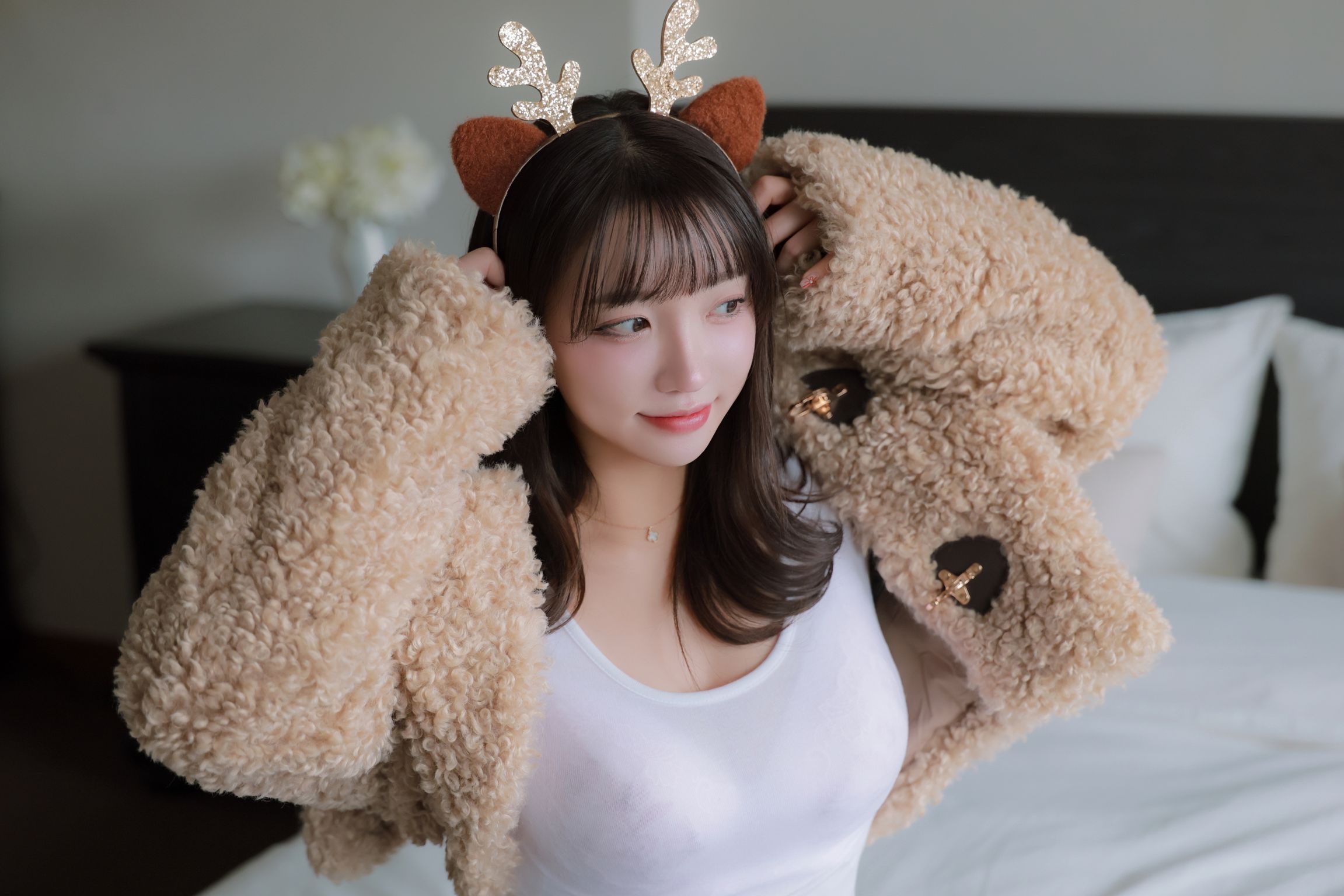 Son Ye-Eun (손예은): 2025 X-Mas Offline 91 Son Ye-Eun (손예은): 2025 X-Mas Offline