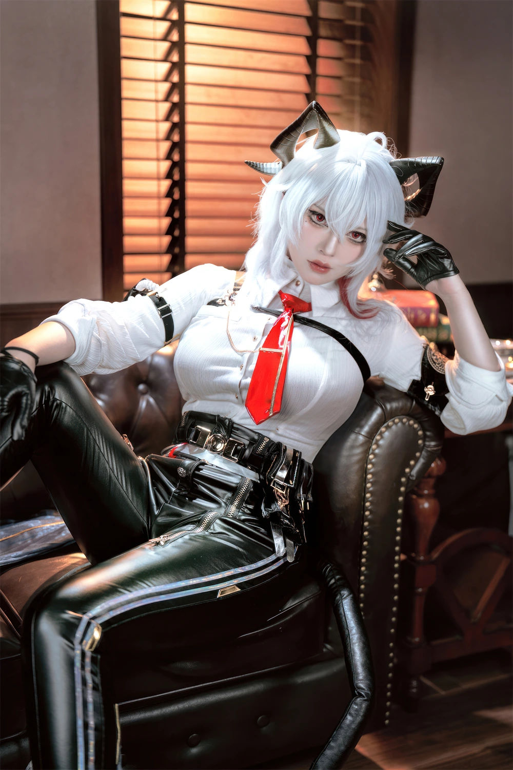 Cosplay 半半子Banbanko – 鸣潮 赞妮