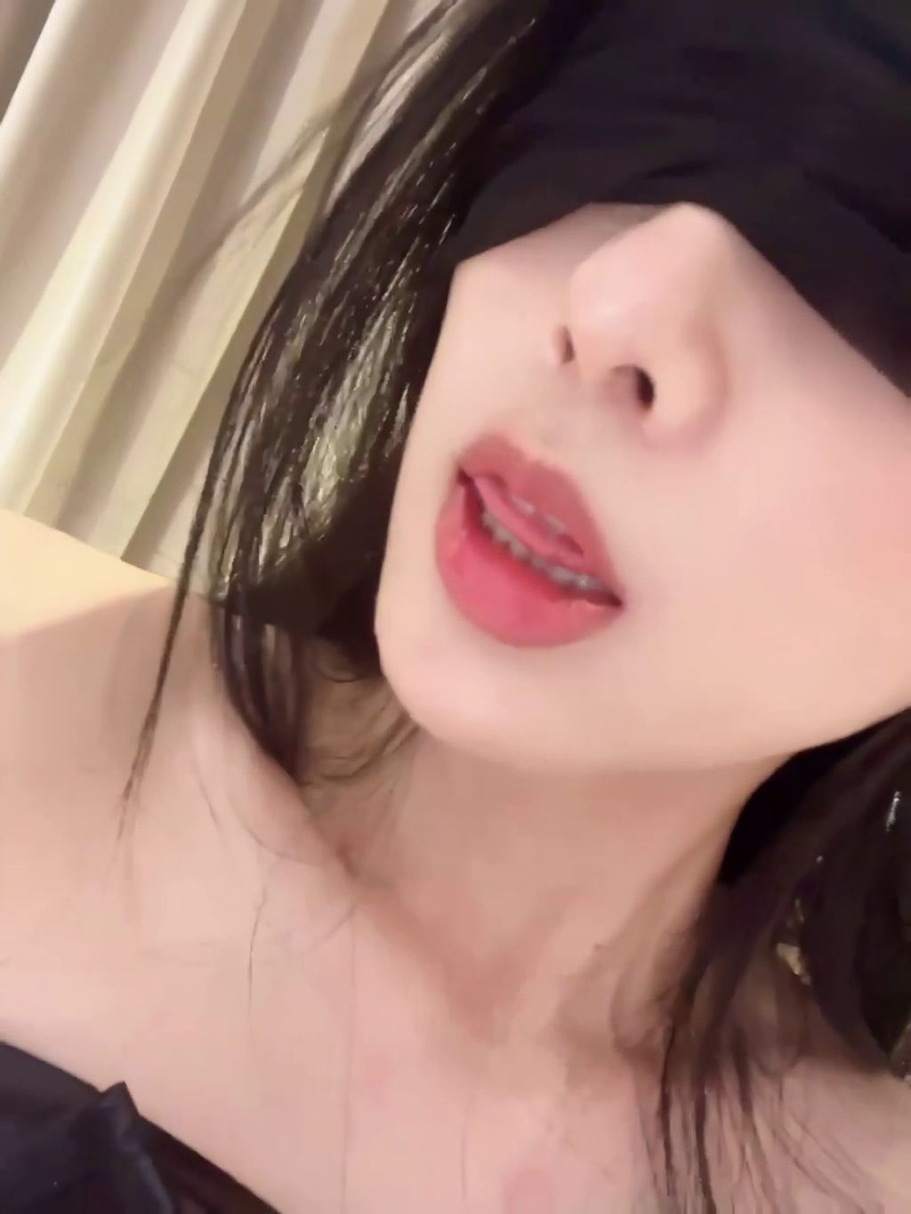 甜桃： 超高颜值 极品身材反差炸裂 玩法花样百出