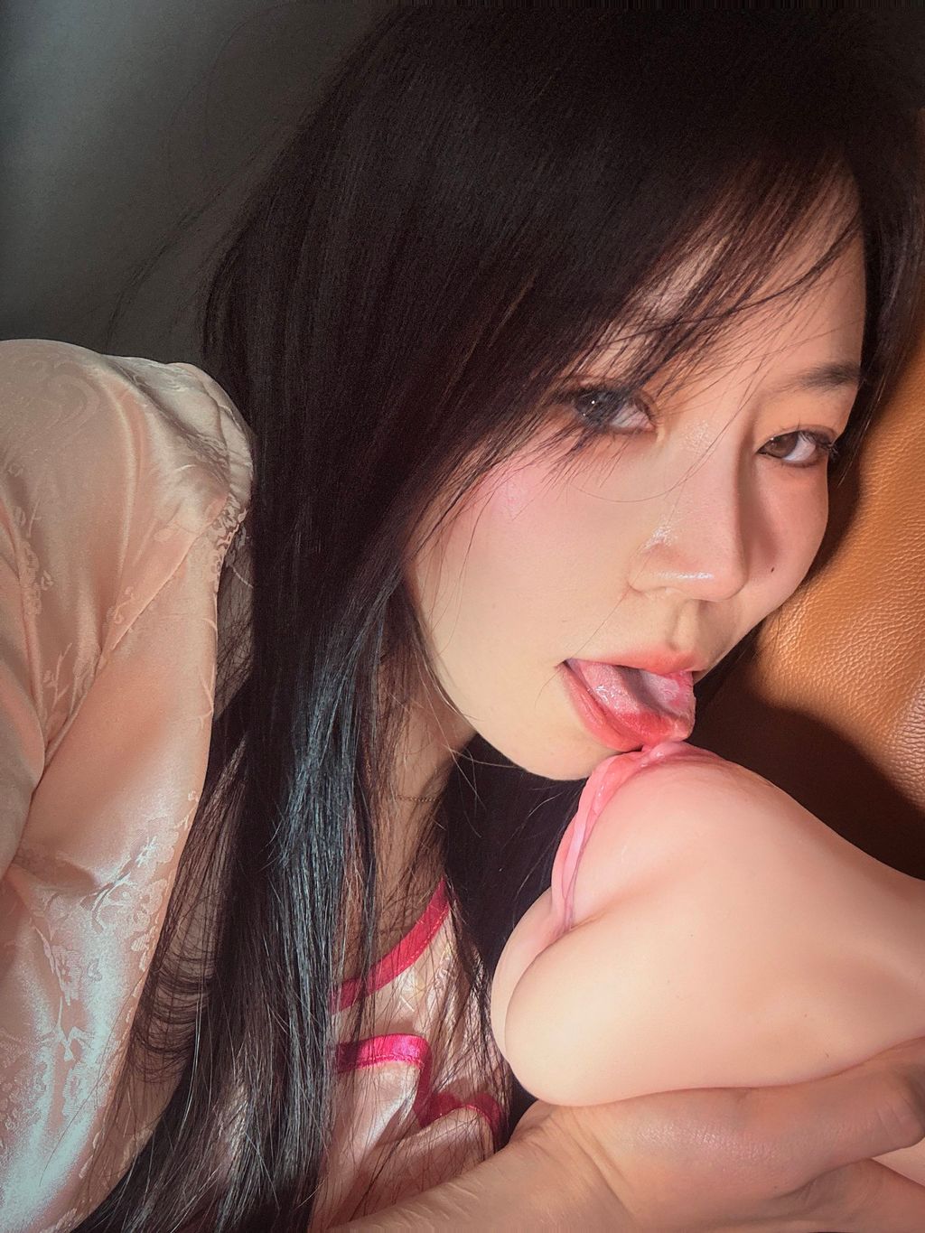 彤彤乖： 喜欢户外露出
