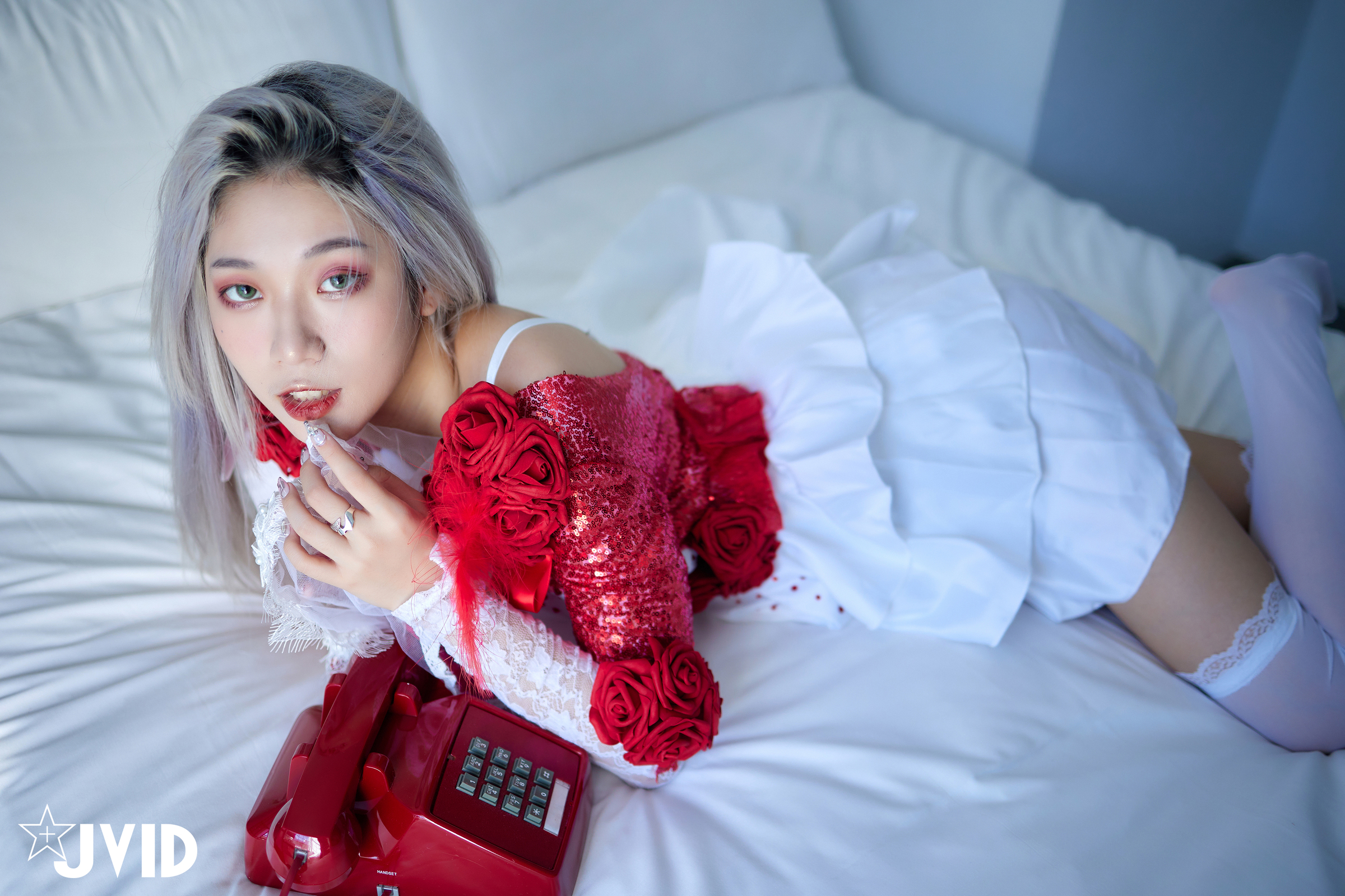 [JVID] Verna – 「萬聖節鬼魅之月」第五人格調香師Verna性感解密 隱藏版影片