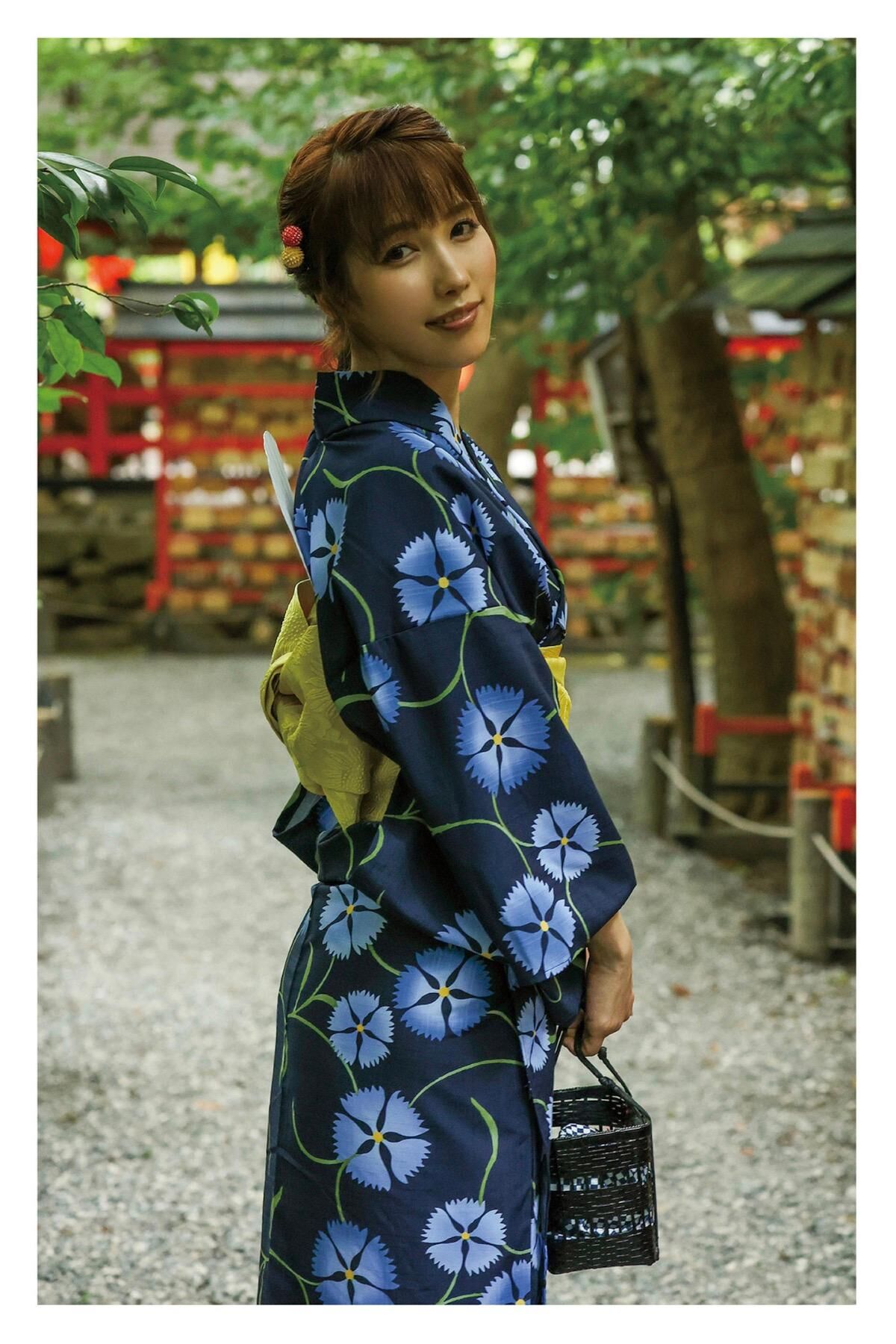 Shiori Tokunaga 徳永しおり - Travel Guide 旅のしおり