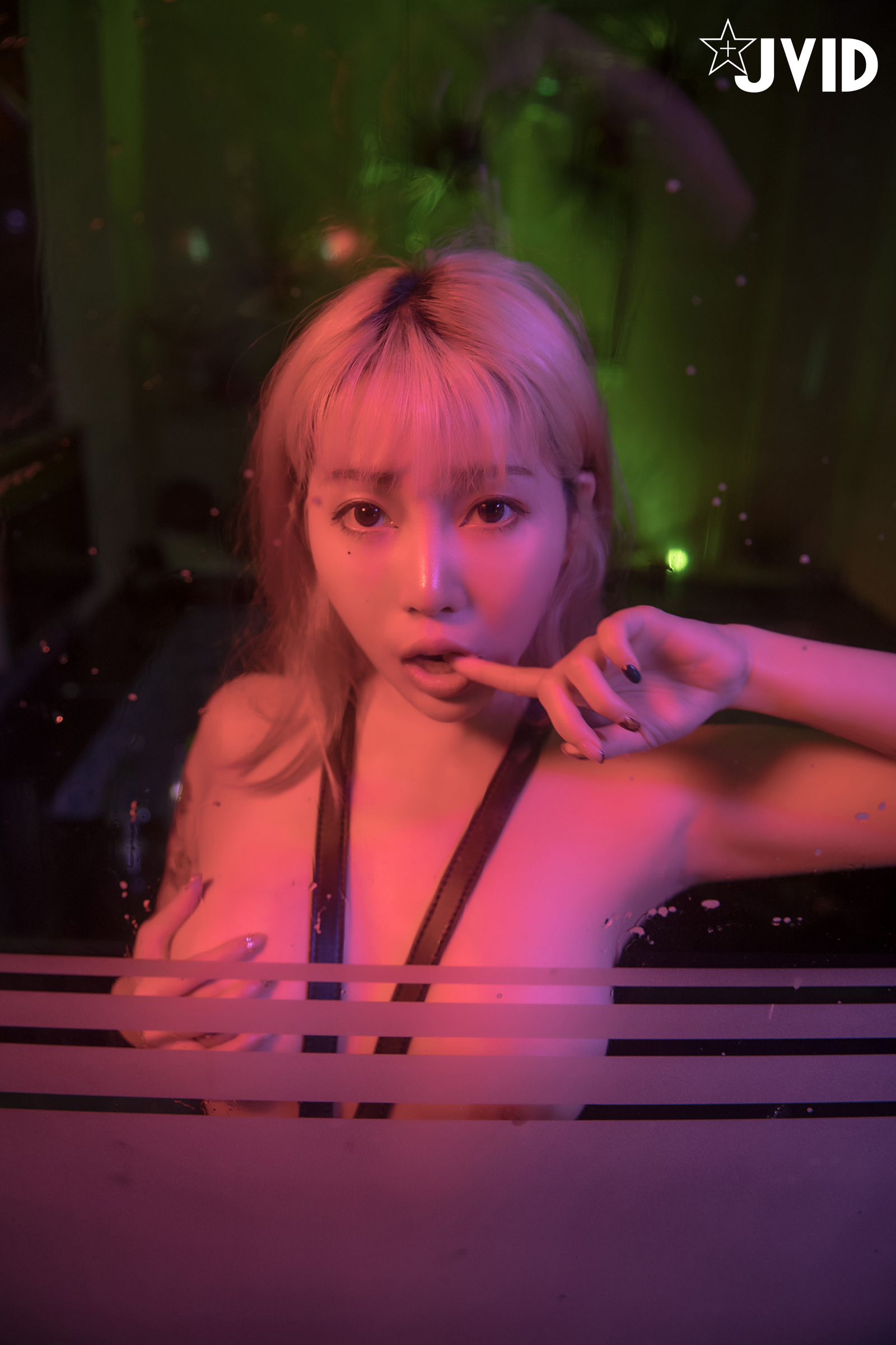 [JVID] Stacy – 摇曳的光影中被束缚的美女渐渐的穴湿了等妳来征服