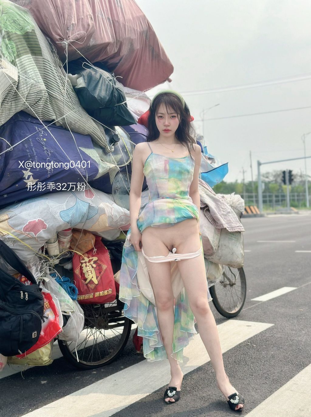 彤彤乖： 喜欢户外露出