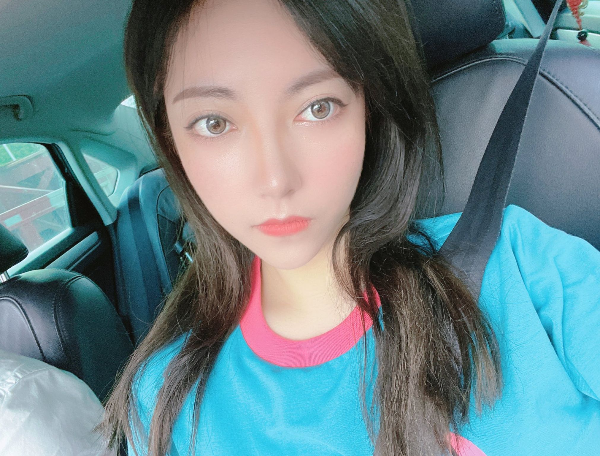酒月： 极品巨乳 人前露出私拍