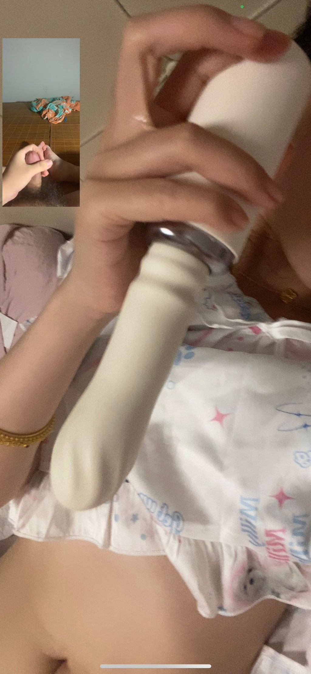 彤彤乖： 喜欢户外露出