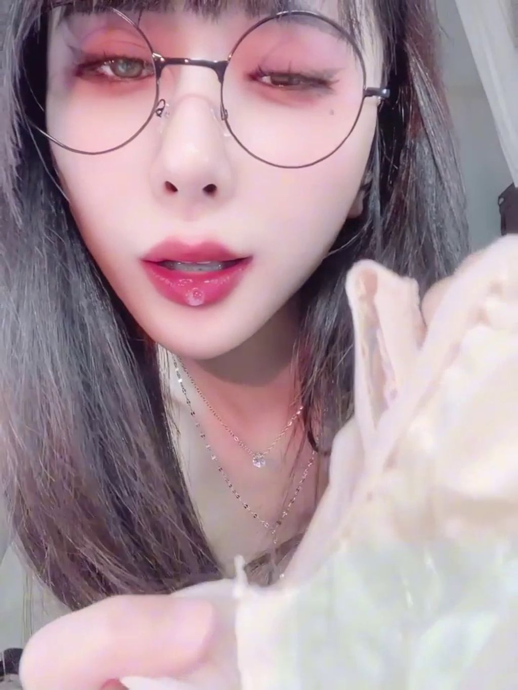 蘸点蜜桃酱: 半糖完美女主播福利全尺度视频 73 蘸点蜜桃酱: 半糖完美女主播福利全尺度视频
