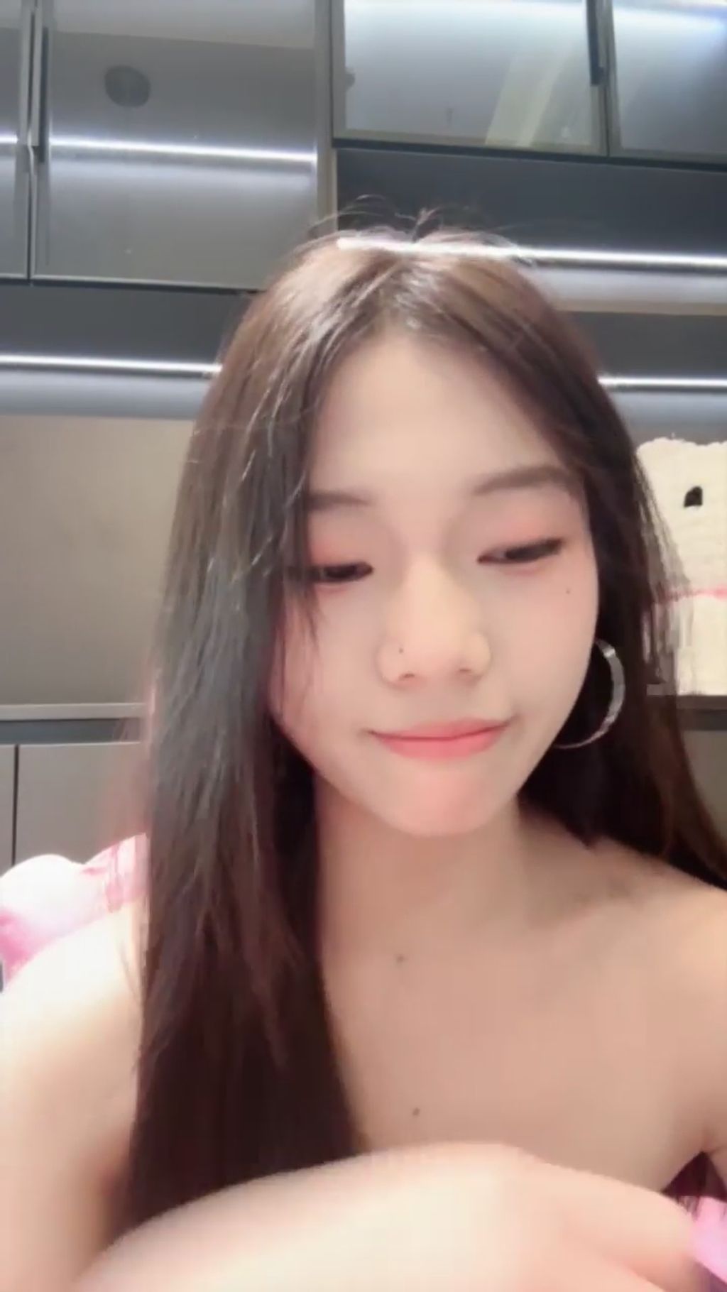 吧啦： 清纯少女下海 边跳边脱光光