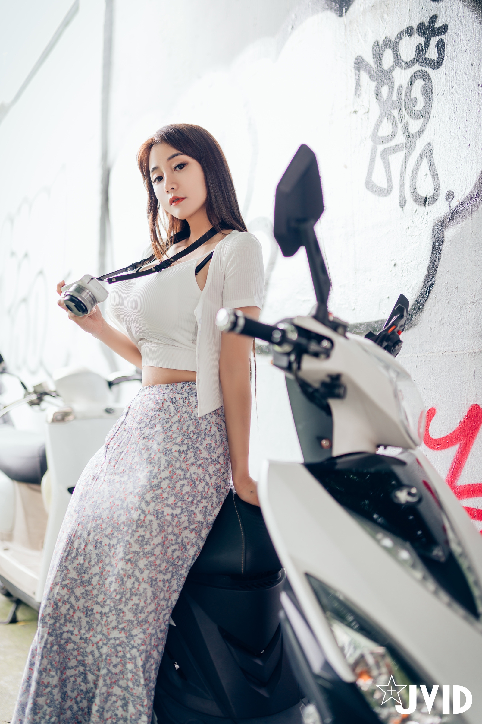 [JVID] Lele 樂樂 – 讓人可以能男女交換身體的相機一般版跟隱藏版尺度都上空無碼無遮