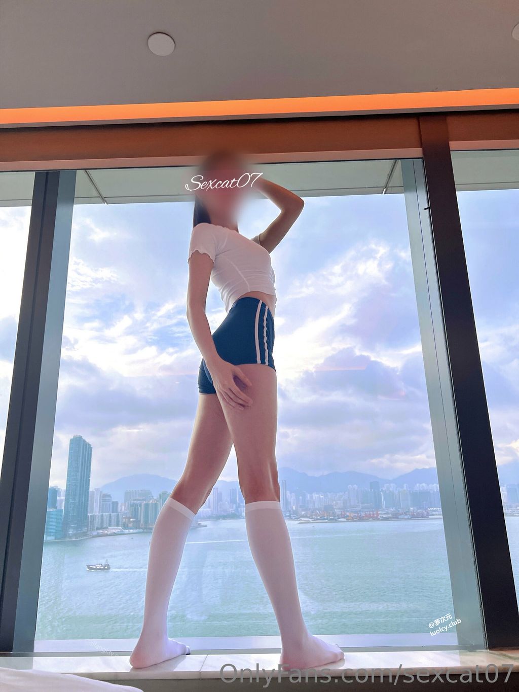 [OtherXXX] Sexcat(性感的猫)： OF究极绿帽骚妻 健身室大乱交混战