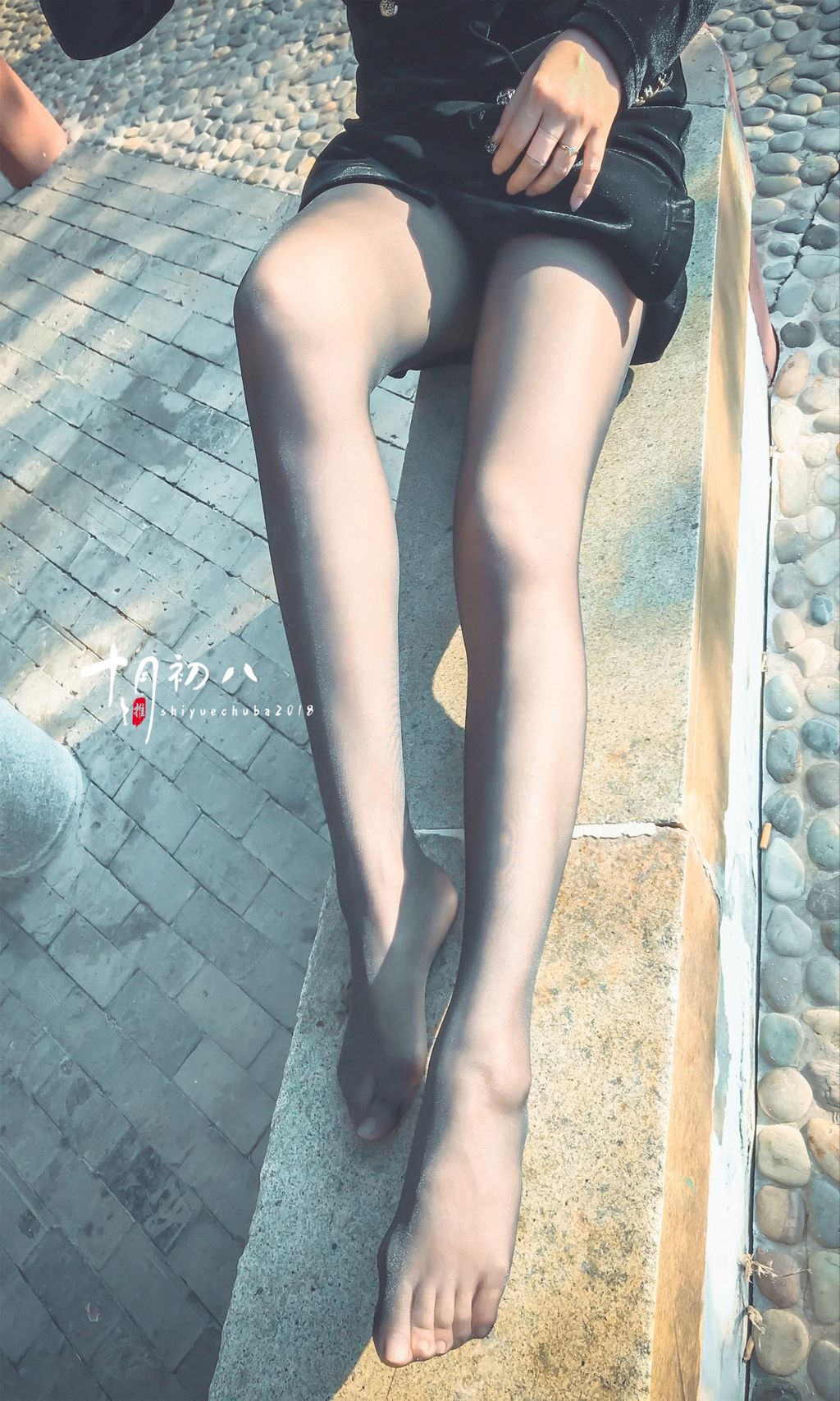 十月初八： 人前露出私拍合集