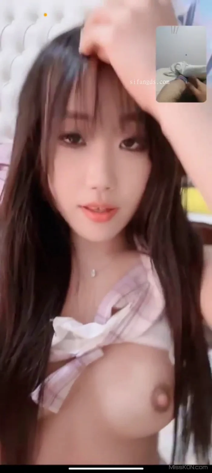 小曦： 颜值嫩妹 一对一视频被出卖