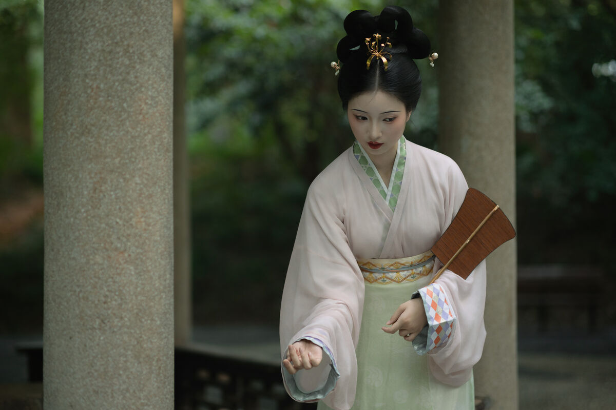 YiTuYu艺图语 Vol.10483 Qi E Rong Rong