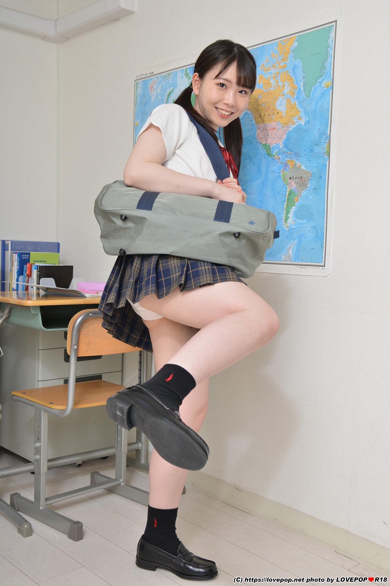 [Lovepop] Kozue Fujita 藤田こずえ - No.L-0690 Photoset #001 School Uniform