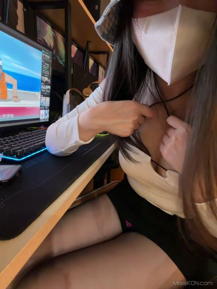 Lucky-cat88： 露出小美女 挑战公共场合露出 高尔夫球场 网吧 出租车 #04