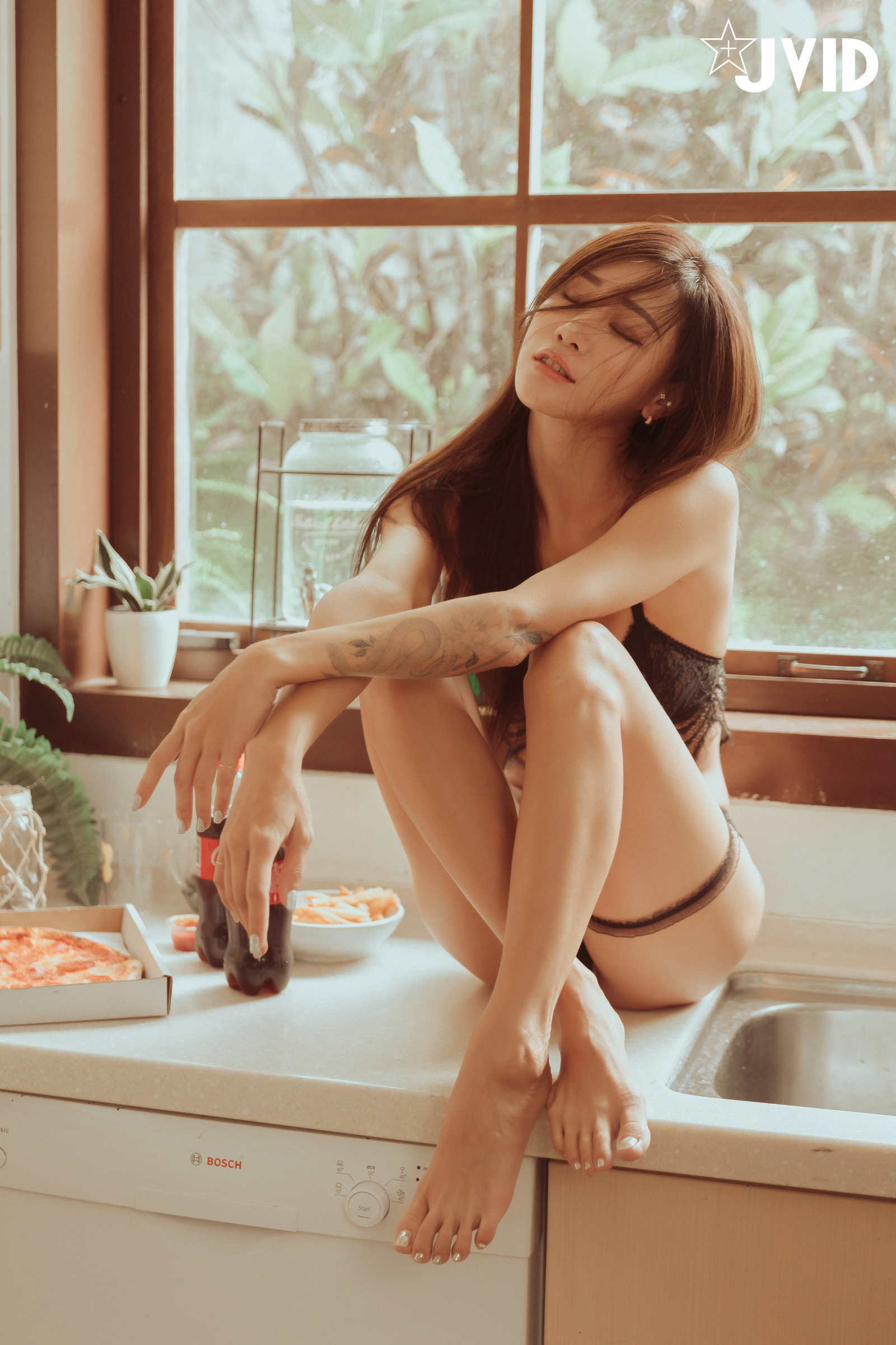 [JVID] Lara 雙囍 – 『全裸、美乳、美尻』陽光女孩雙囍 到家中挑逗你