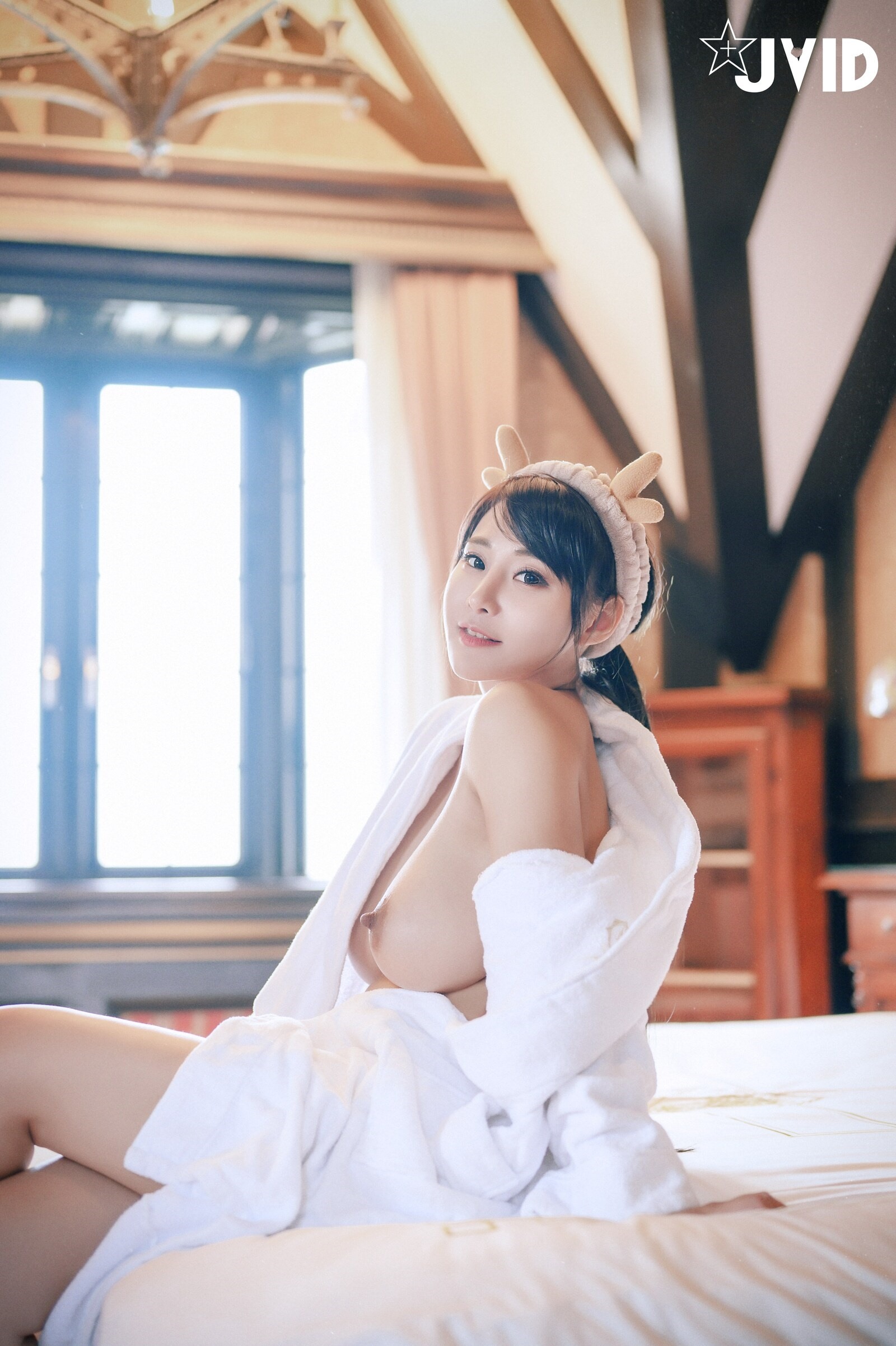 [JVID] Lele 樂樂 – 【全輯上空無碼】巨乳女神 樂樂－鹿角女孩的報恩！