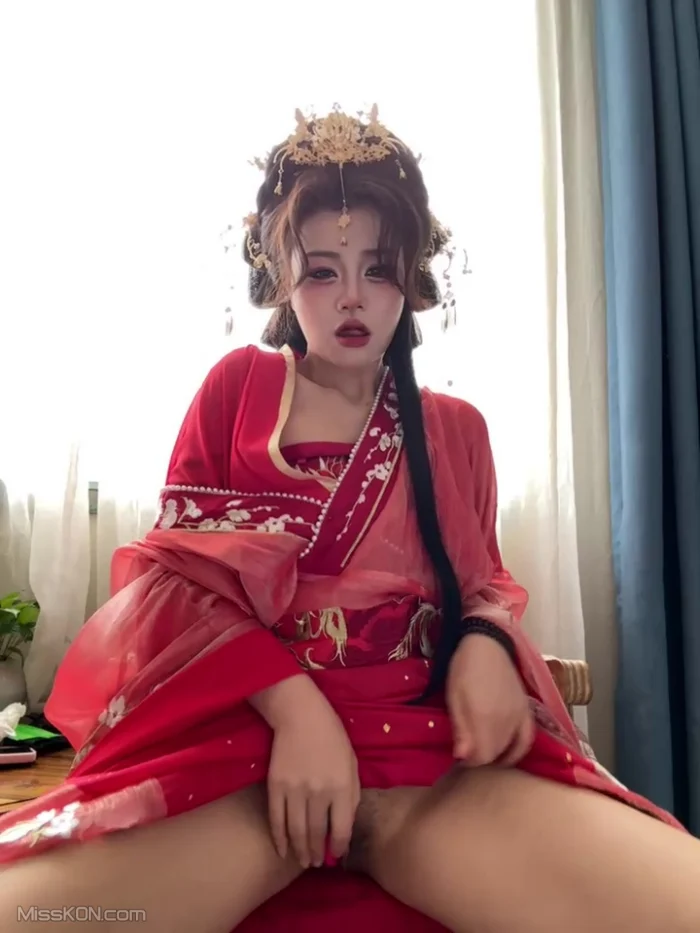 AsiaGoodLuck： 户外达人丝袜 公园 室内公共场所露出 长裙下塞跳蛋 #04