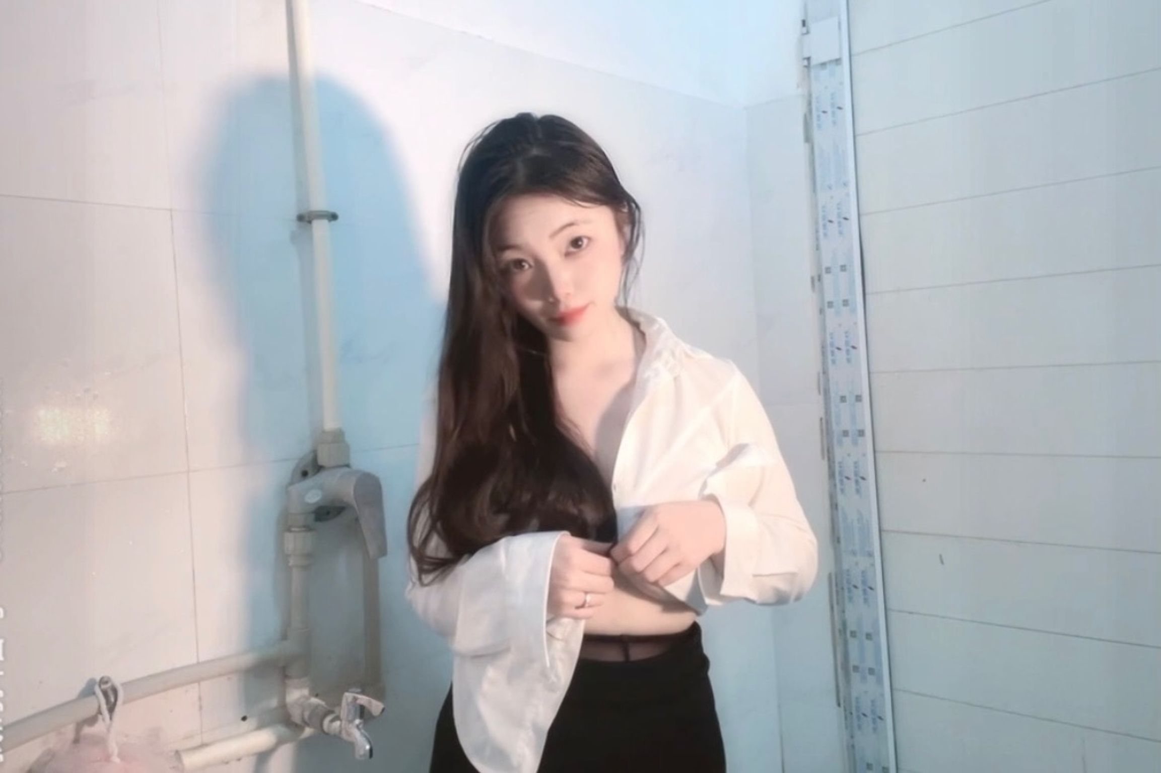 小坦克型女大学： 户外露出 漂亮学生妹私下极度反差 性瘾小母狗