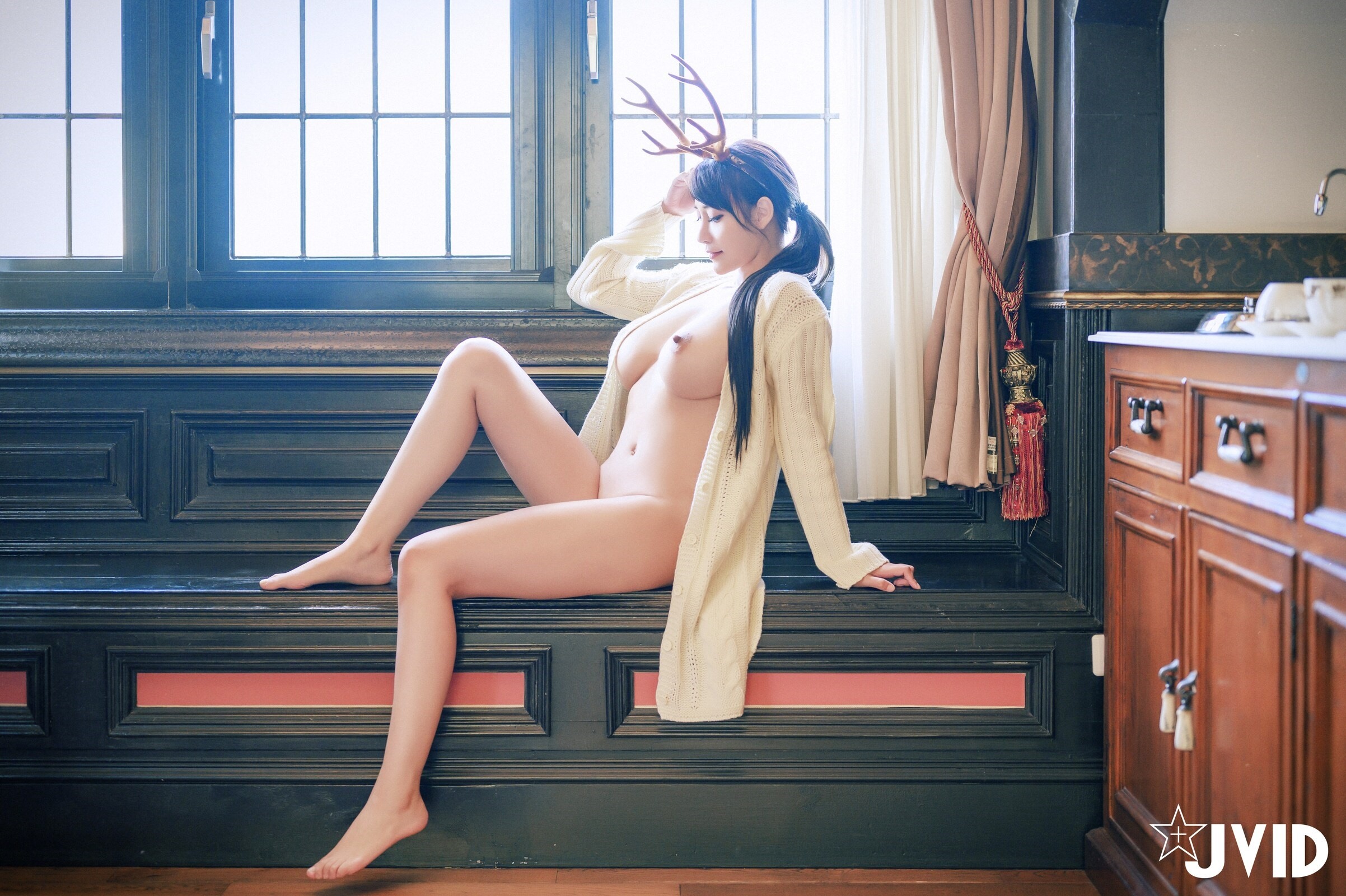 [JVID] Lele 樂樂 – 【全輯上空無碼】巨乳女神 樂樂－鹿角女孩的報恩！