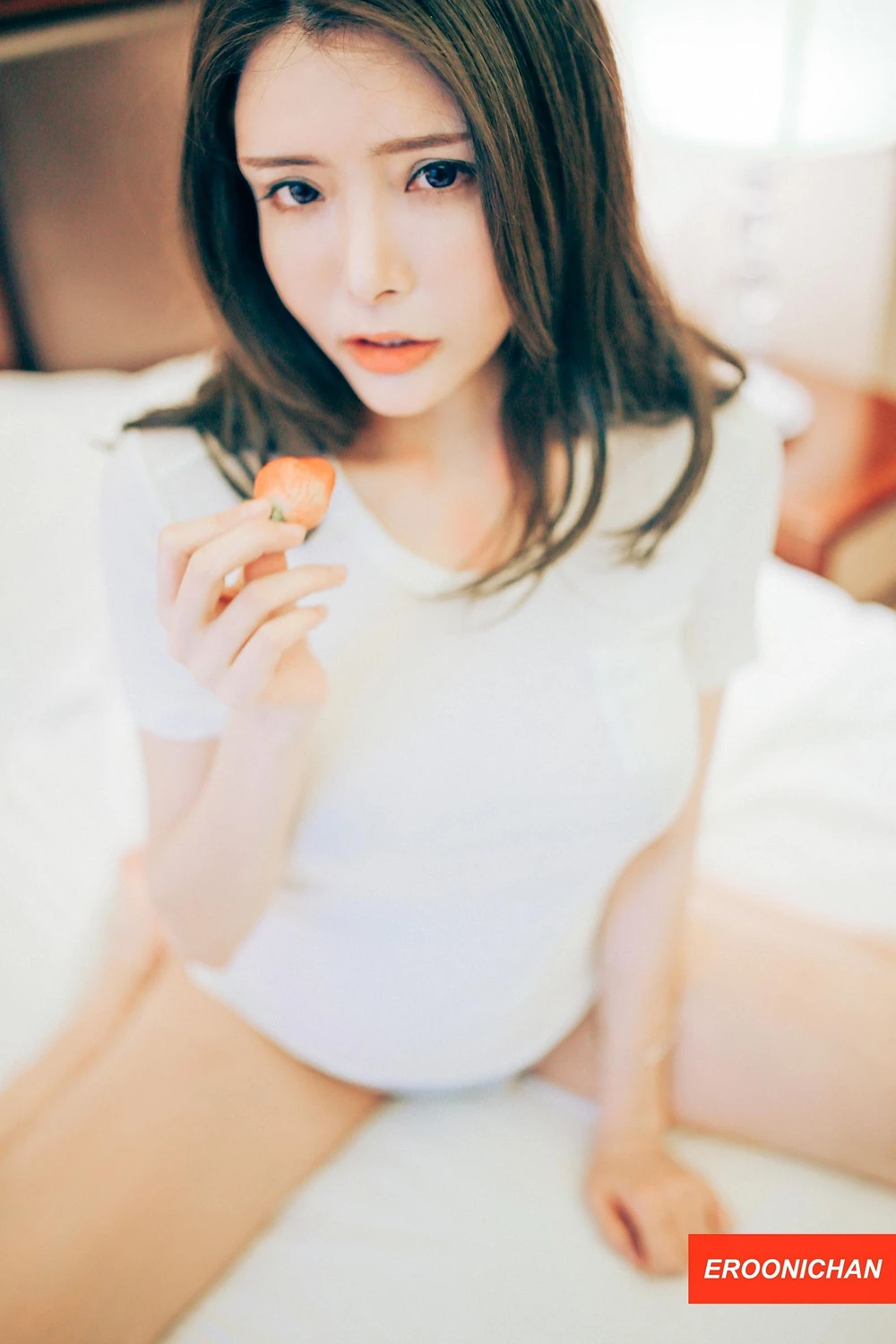 Cosplay 秋和柯基 – EROONICHAN CUTE写真集