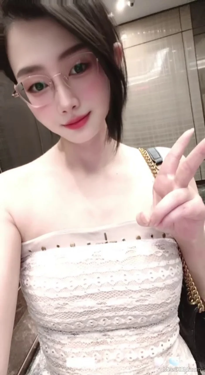 李安菲： 顶级泄密 2026.01.29 轻松拿下拜金小姐姐