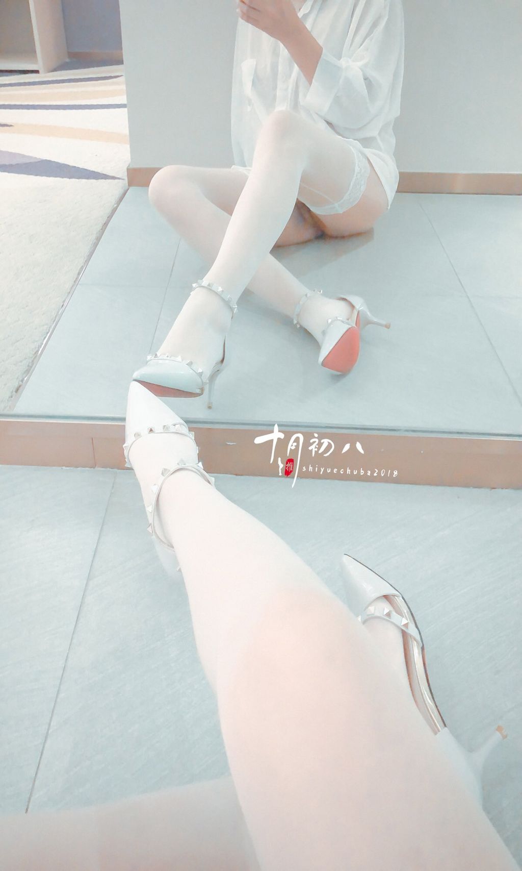 十月初八： 人前露出私拍合集