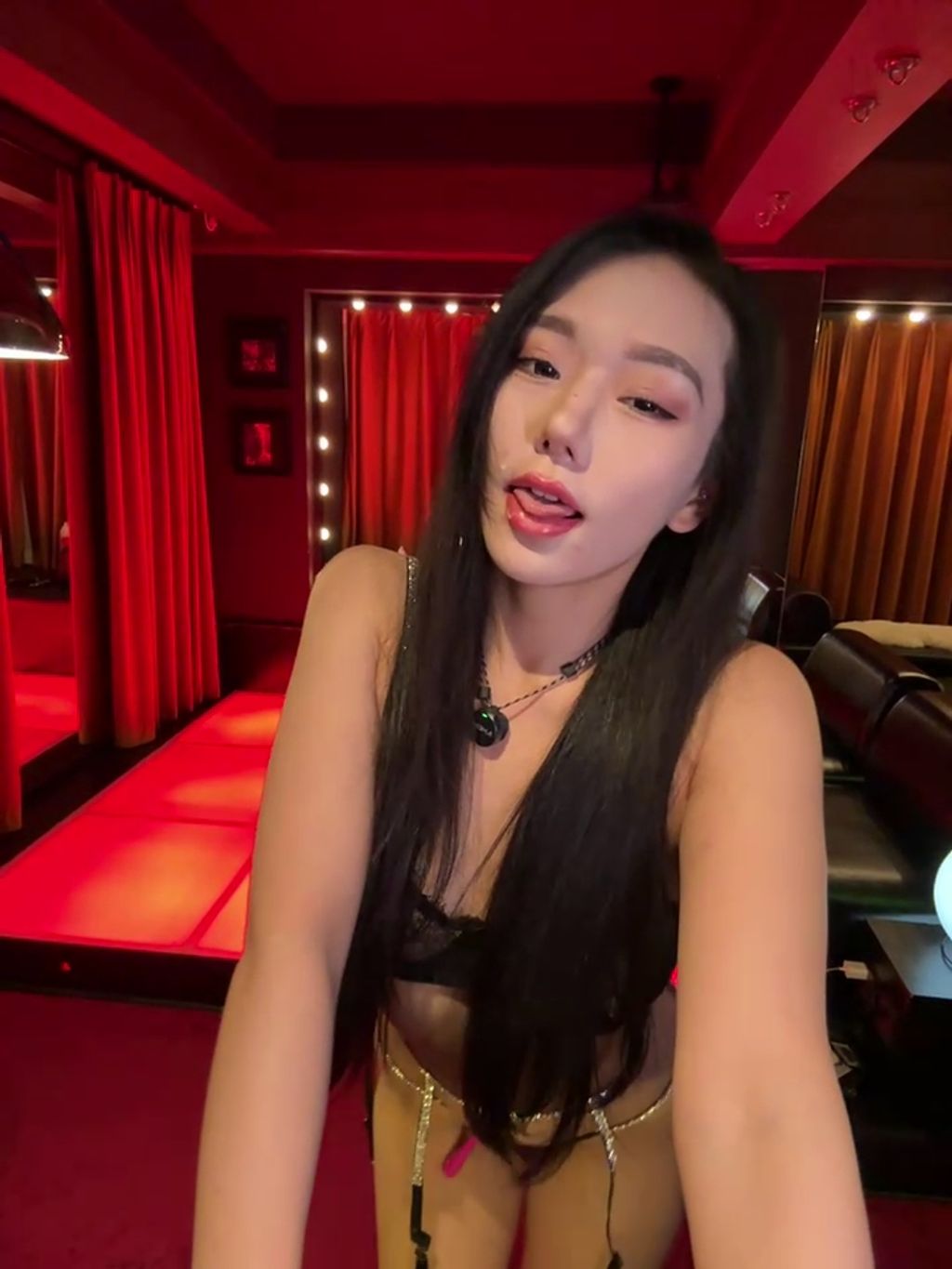 jiajia_L： 健身房内的秘密 #01