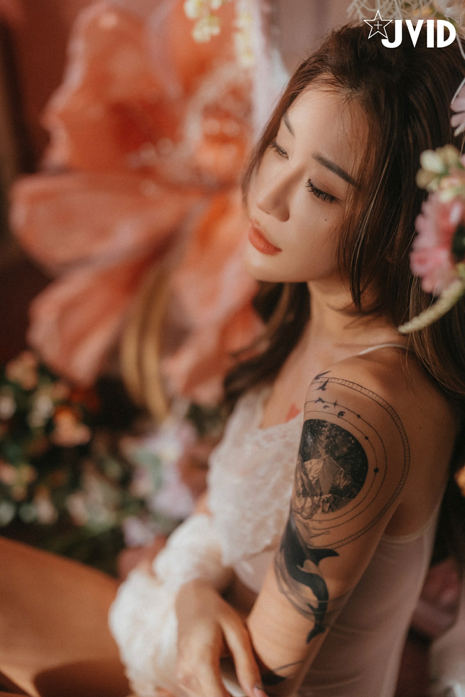 [JVID] Lara 雙囍 – 獨留的時光 與雙囍纏綿在浪漫花房的情緒與身體交流