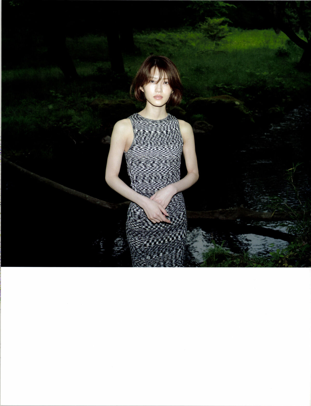 Yumi Wakatsuki 若月佑美 - 写真集 アンド チョコレート