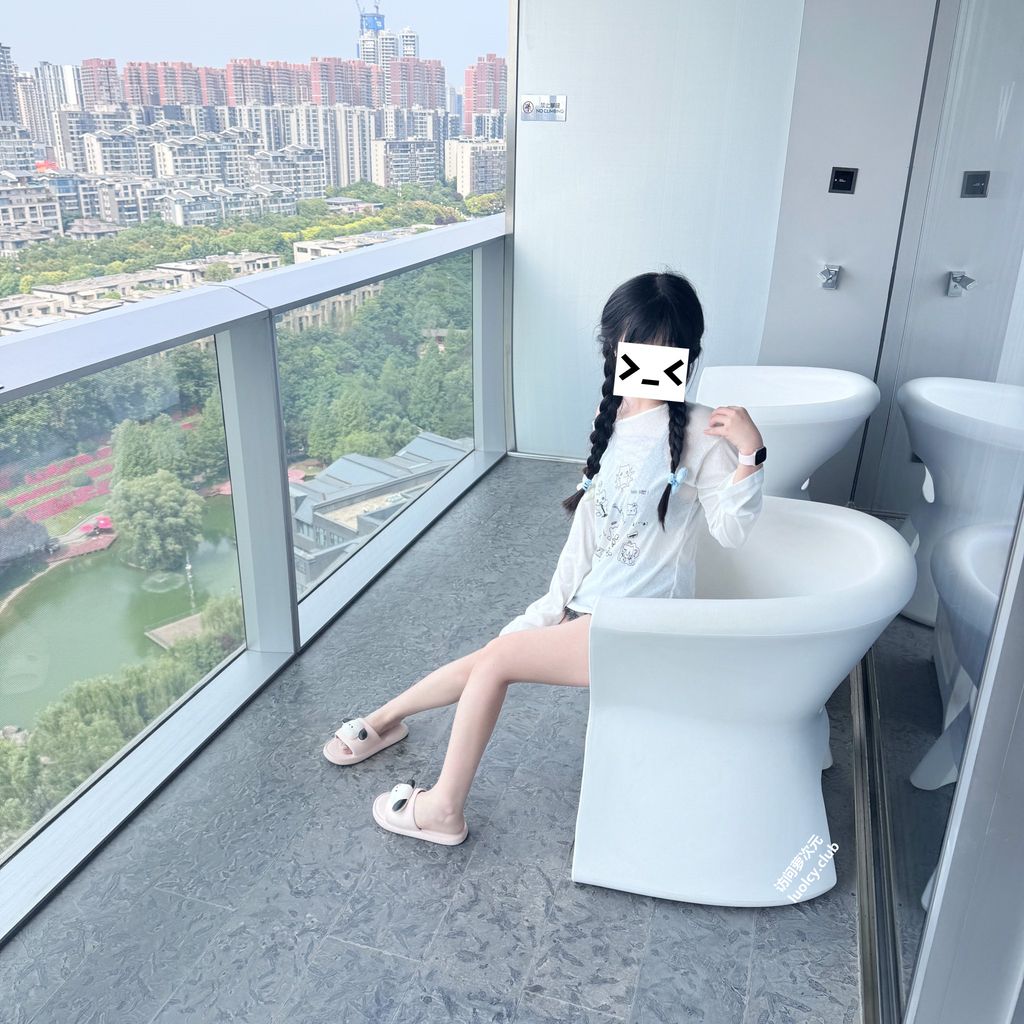 [OtherXXX] 呆呆(小粉馒头)： Cos大奶白虎萝莉 极品福利姬
