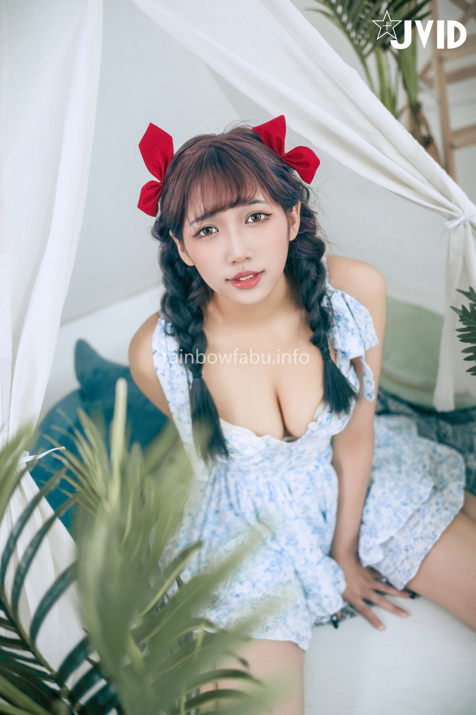 [JVID] 吳紫欣 – 戀愛感爆棚的野餐約會－紫欣❤️女友洋裝的肩帶滑下來了😳那乾脆就別穿了吧😍