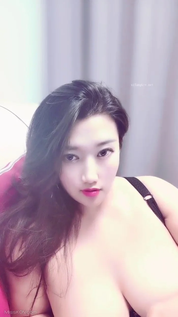 诗诗很大的: 新人巨乳美少女下海 22 诗诗很大的: 新人巨乳美少女下海