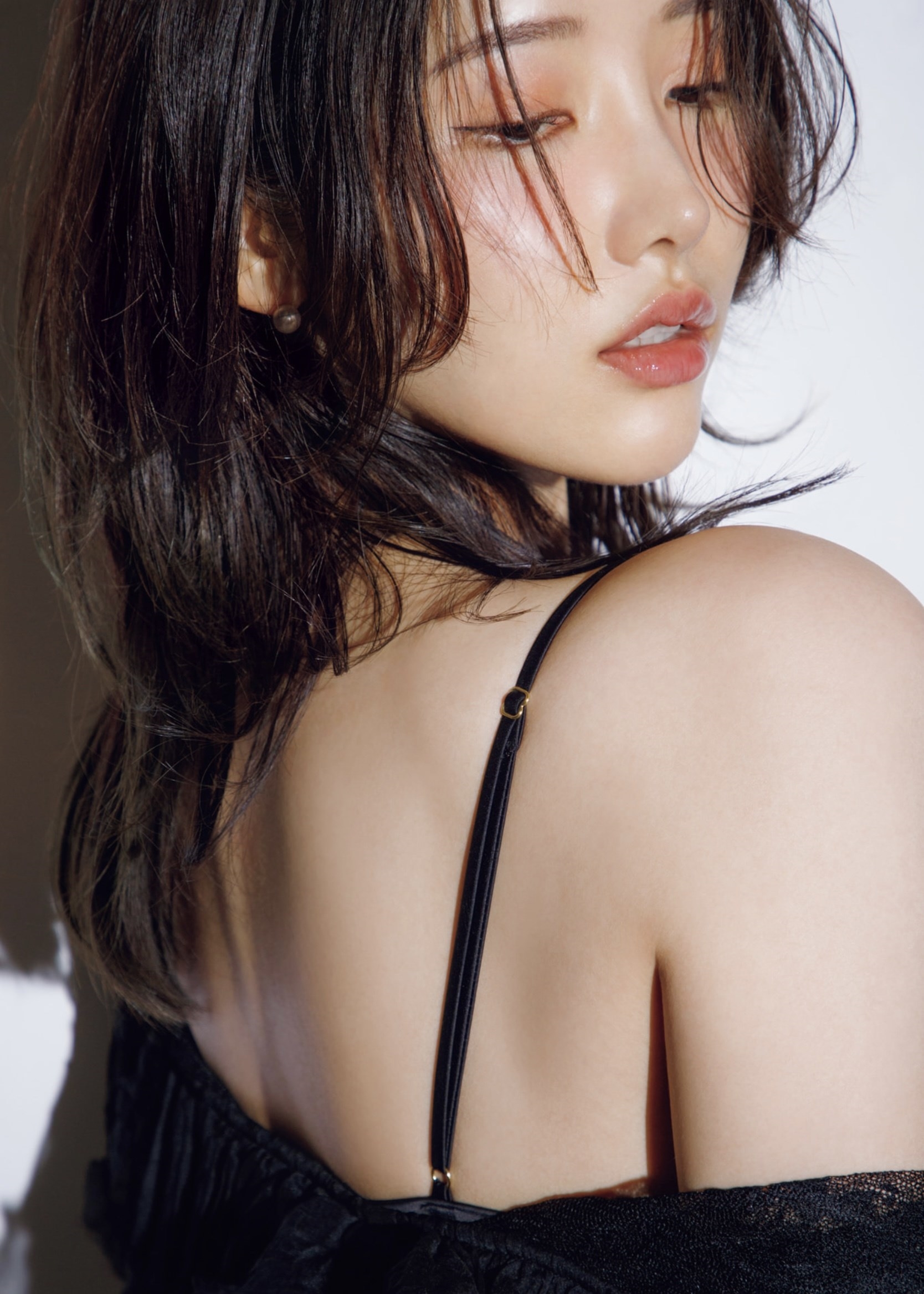 [Photobook] 志崎樺音1st写真集 unplugged