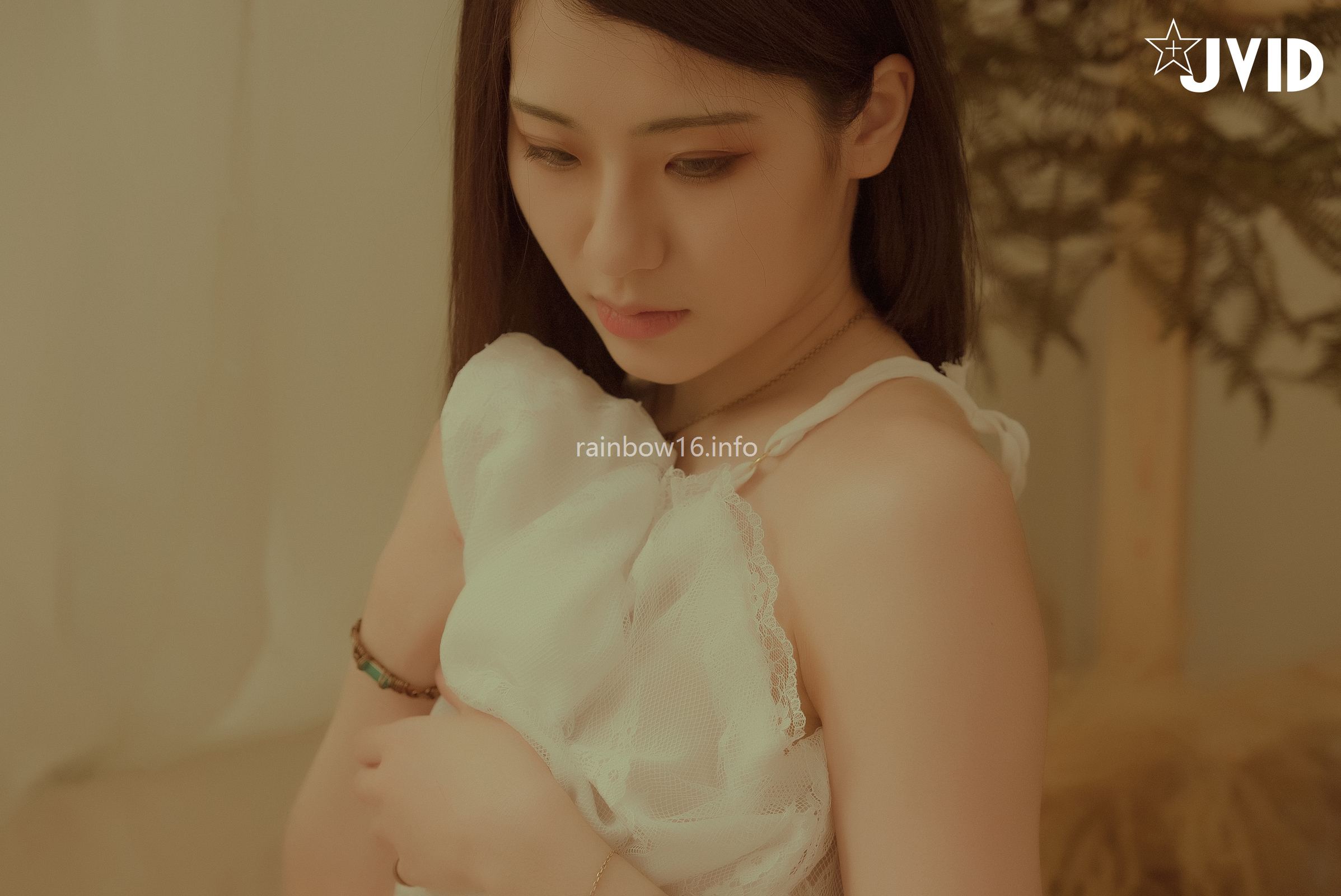 [JVID] 阿黎 – 『全裸露點』最初的小美好，唯美系空靈女孩-阿瓈